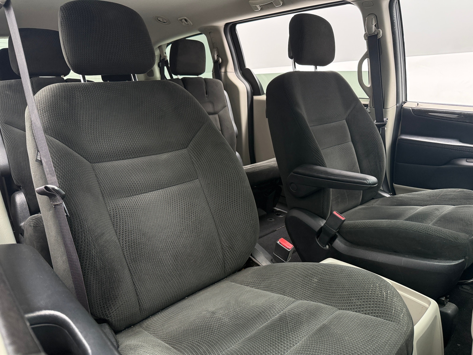 Thumbnail: 2016 Dodge Grand Caravan - 2