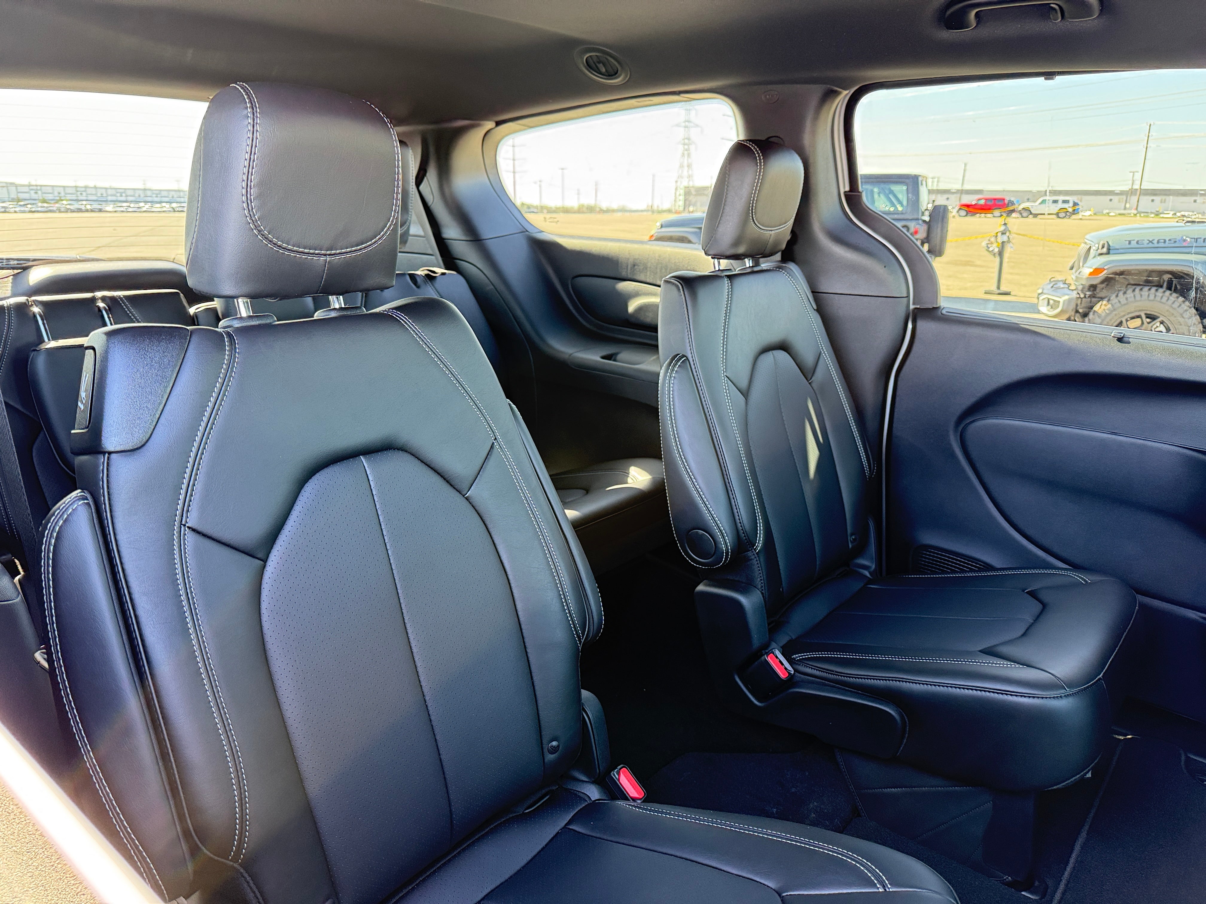 2026 Chrysler Voyager LX's photo