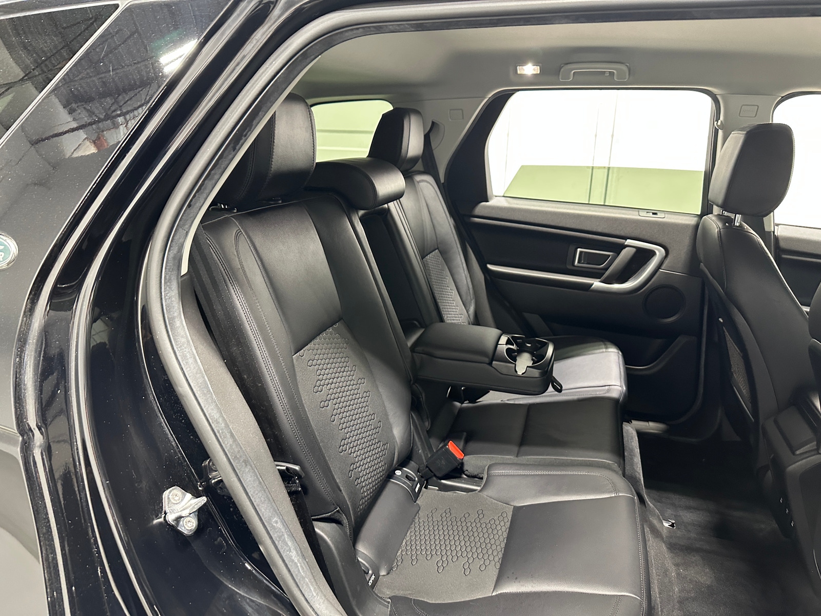 Thumbnail: 2017 Land Rover Discovery Sport - 5