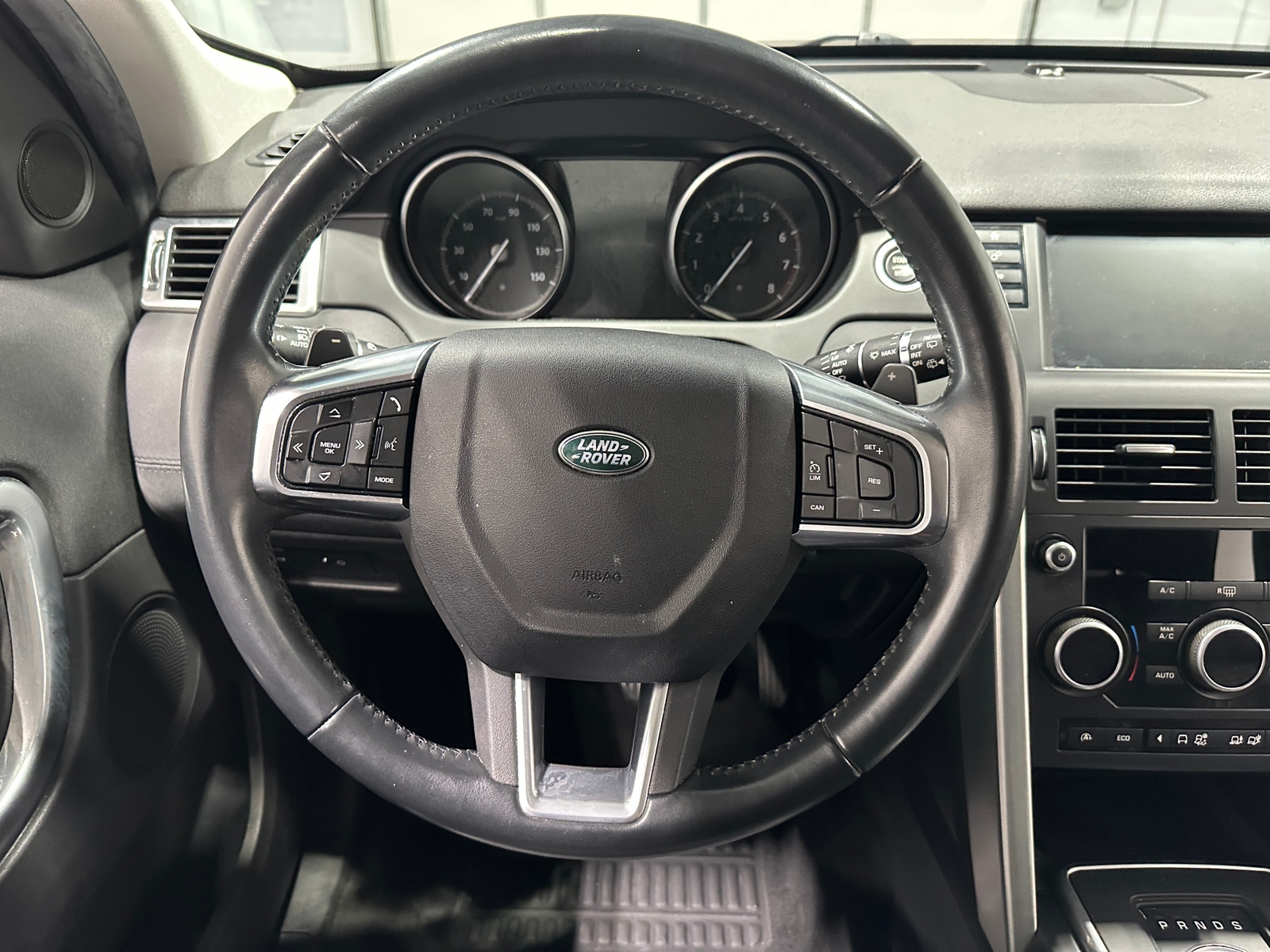 Thumbnail: 2017 Land Rover Discovery Sport - 4