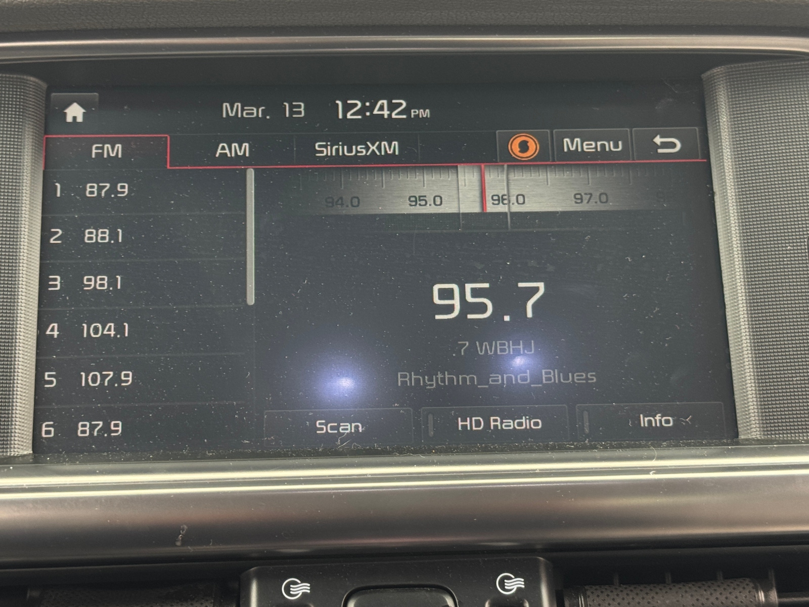 Thumbnail: 2016 Kia Optima - 3