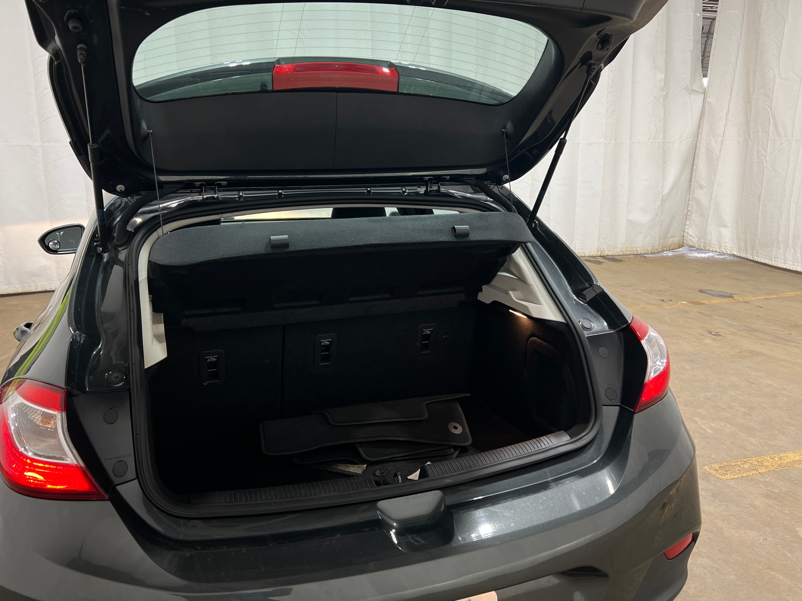 Thumbnail: 2017 Chevrolet Cruze - 7