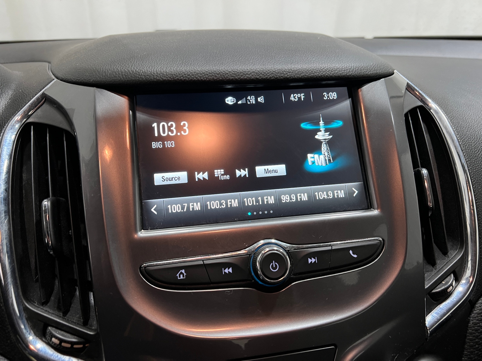 Thumbnail: 2017 Chevrolet Cruze - 4