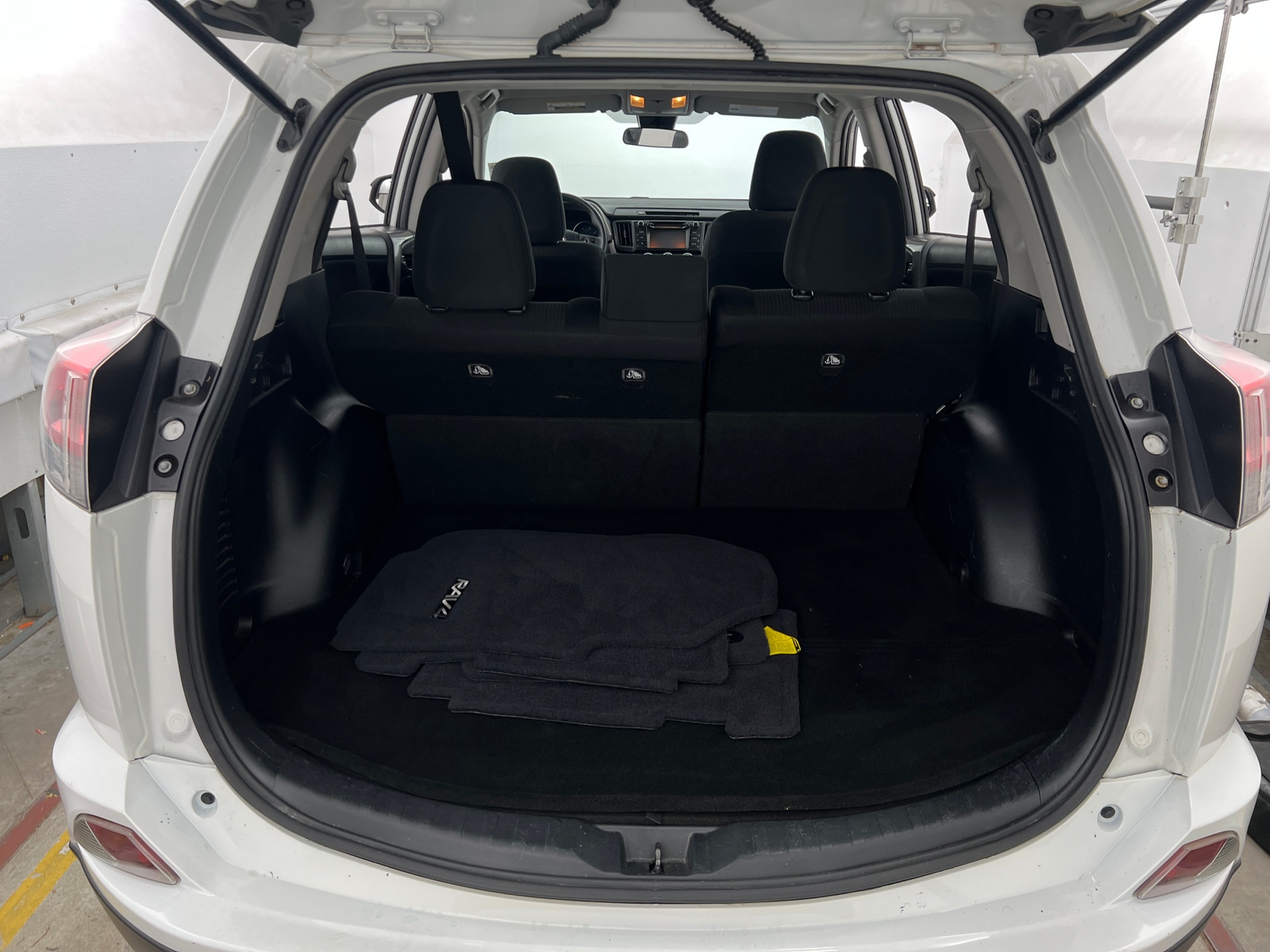 Thumbnail: 2018 Toyota RAV4 - 7