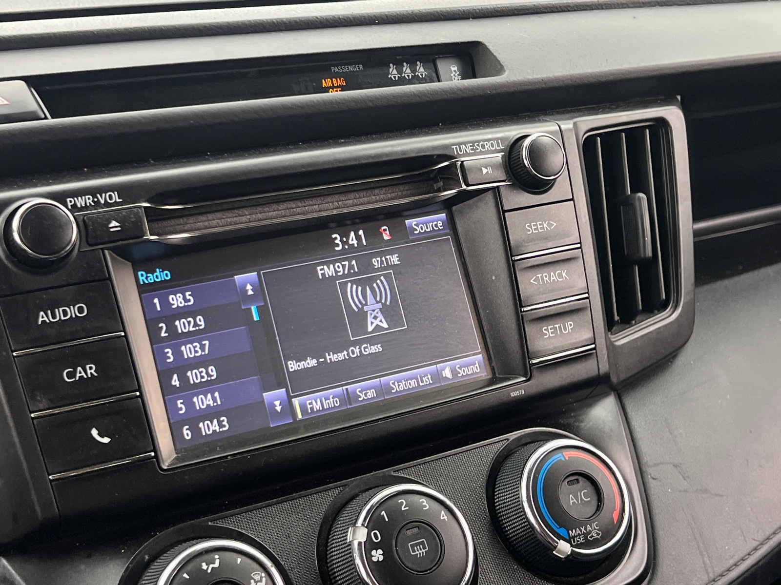 Thumbnail: 2018 Toyota RAV4 - 4