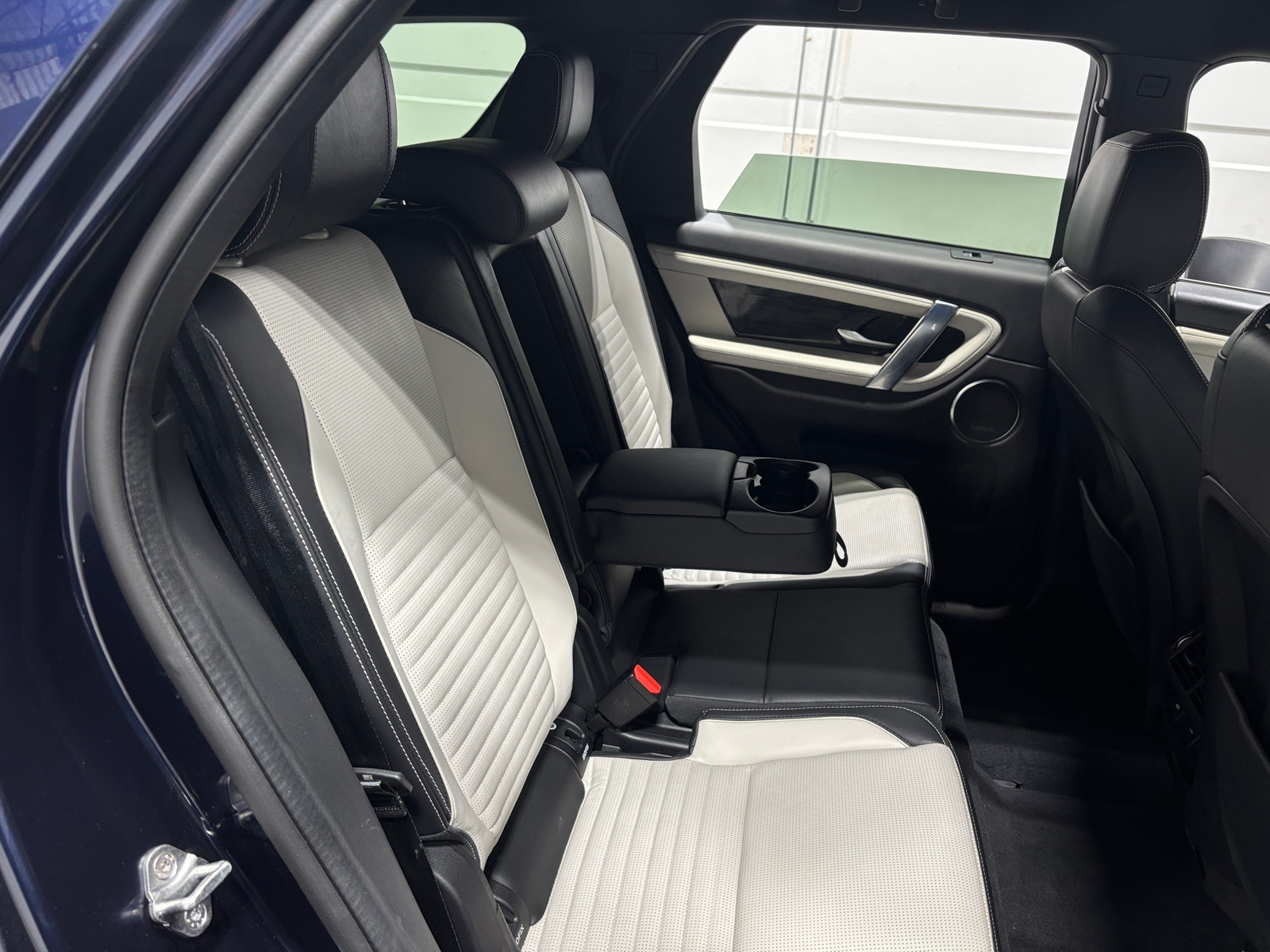 Thumbnail: 2020 Land Rover Discovery Sport - 5