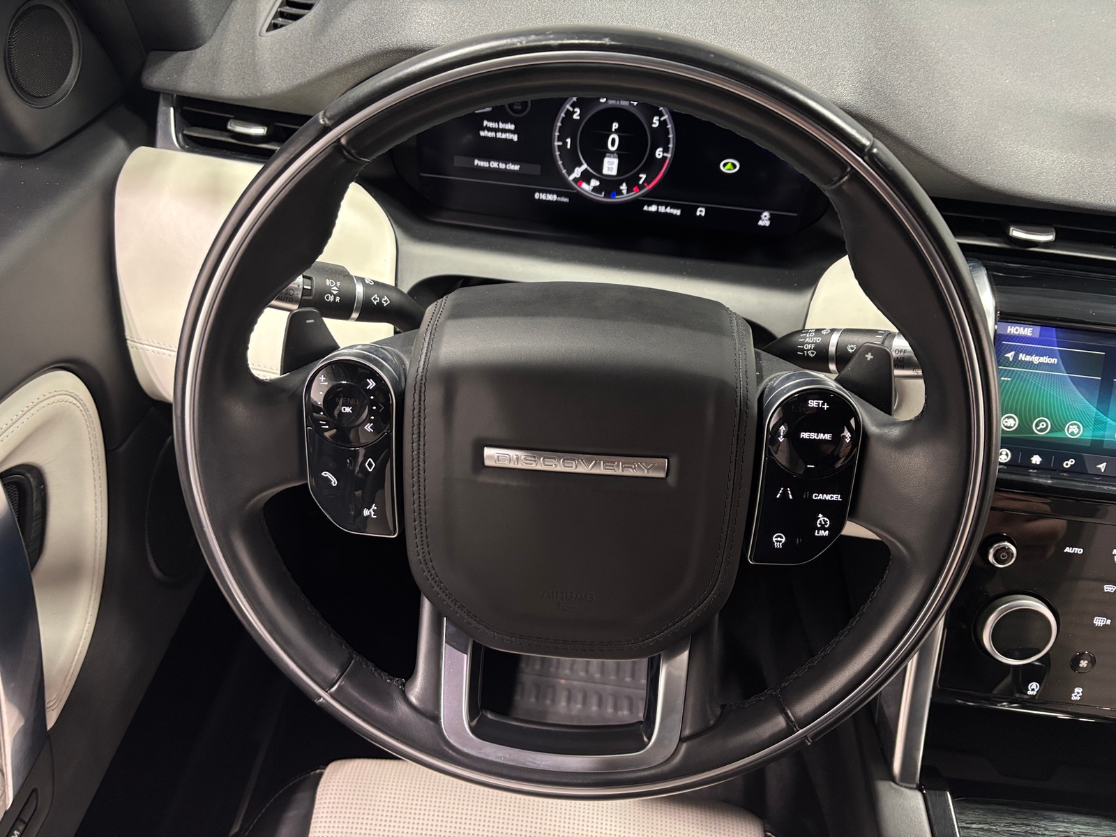 Thumbnail: 2020 Land Rover Discovery Sport - 4