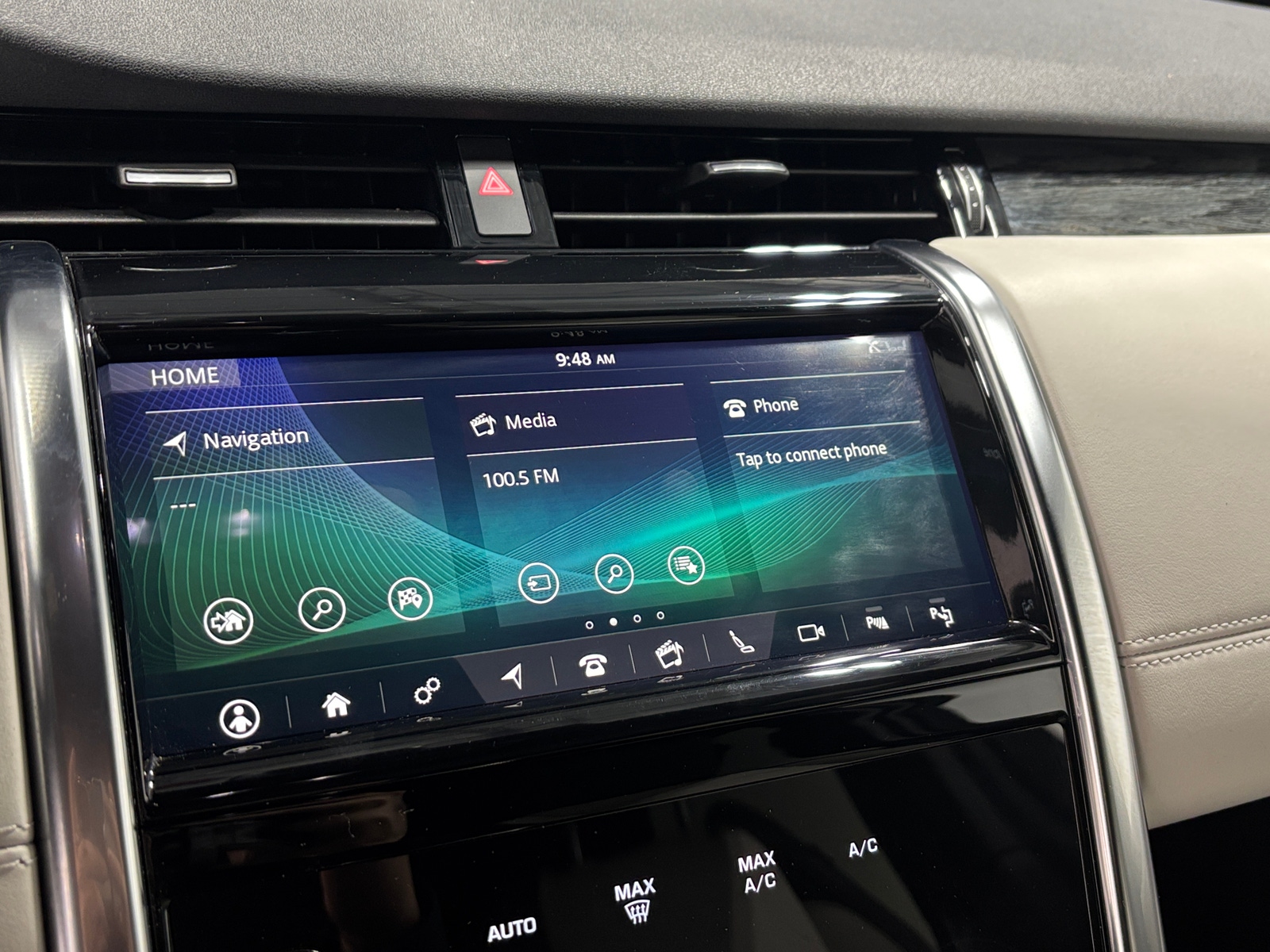 Thumbnail: 2020 Land Rover Discovery Sport - 3