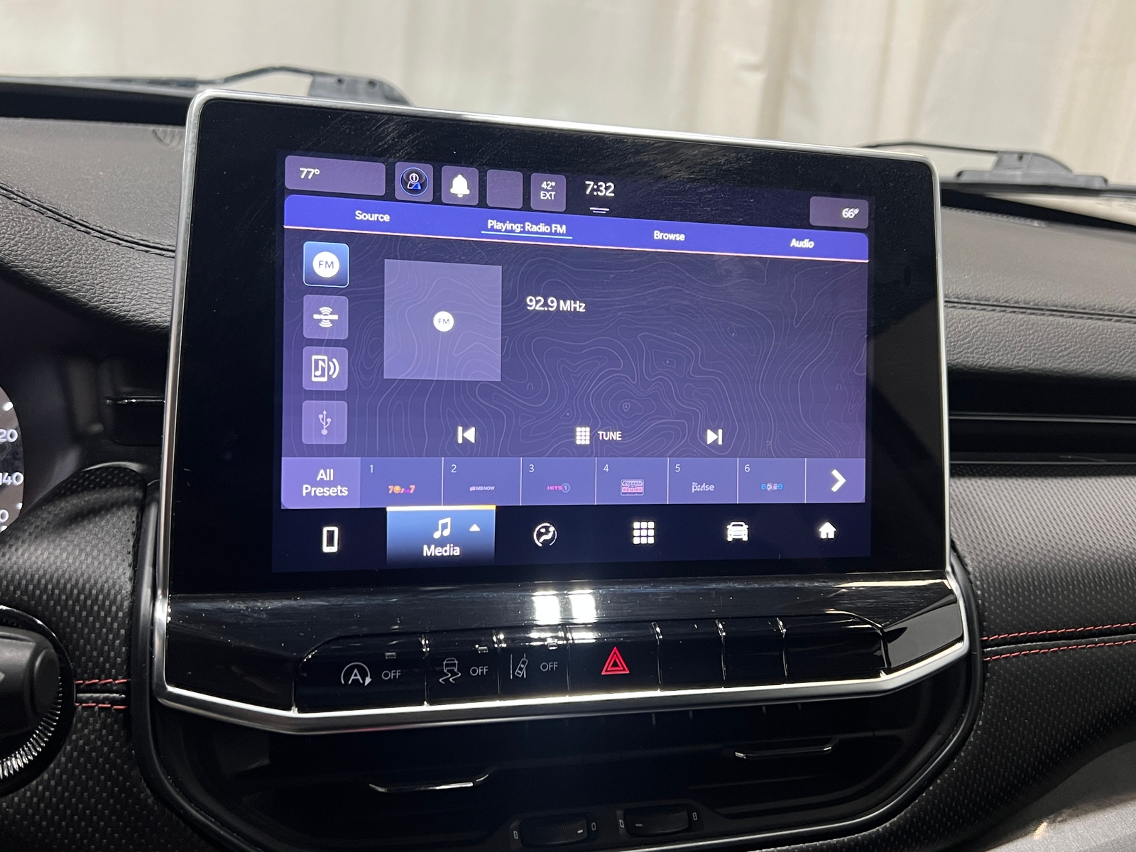 Thumbnail: 2022 Jeep Compass - 3