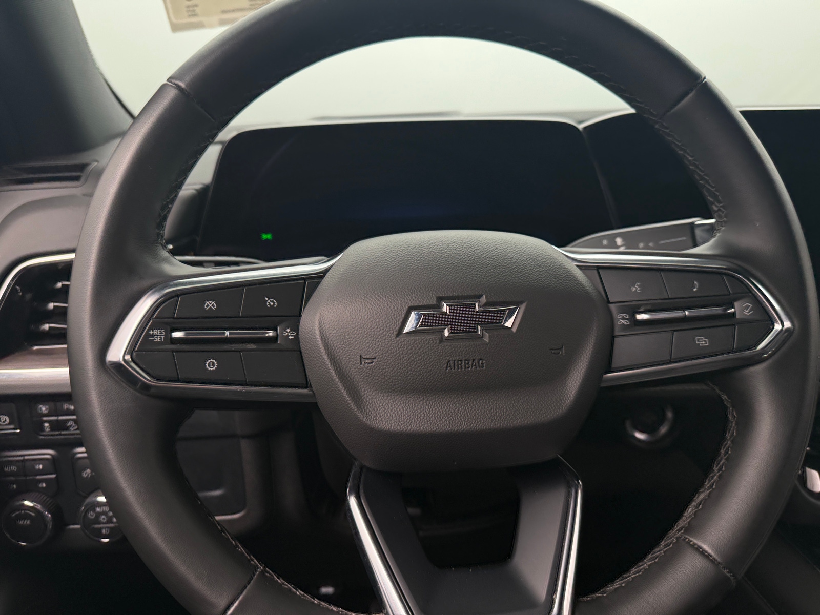 Thumbnail: 2025 Chevrolet Suburban - 4