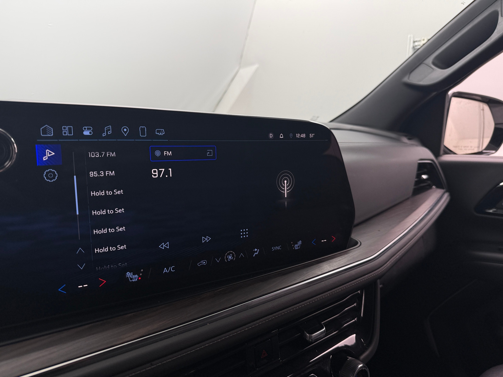 Thumbnail: 2025 Chevrolet Suburban - 3