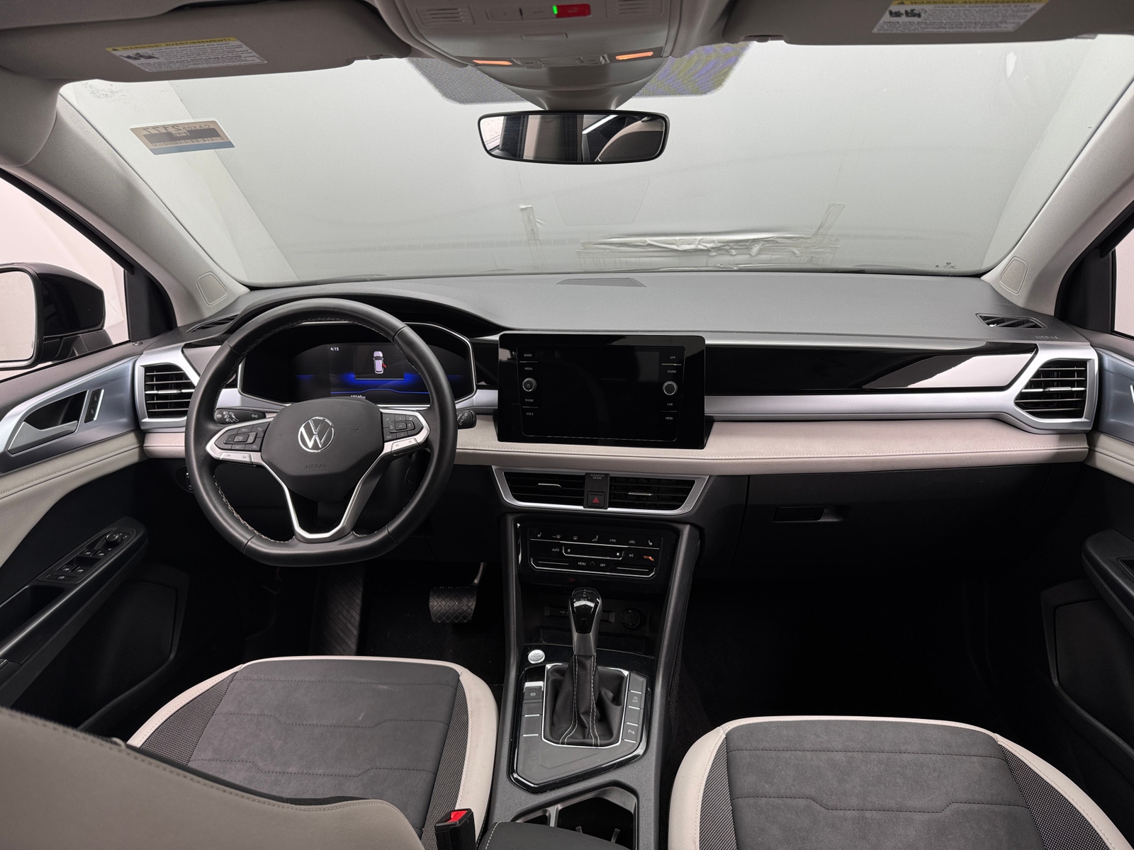 Thumbnail: 2025 Volkswagen Taos - 2