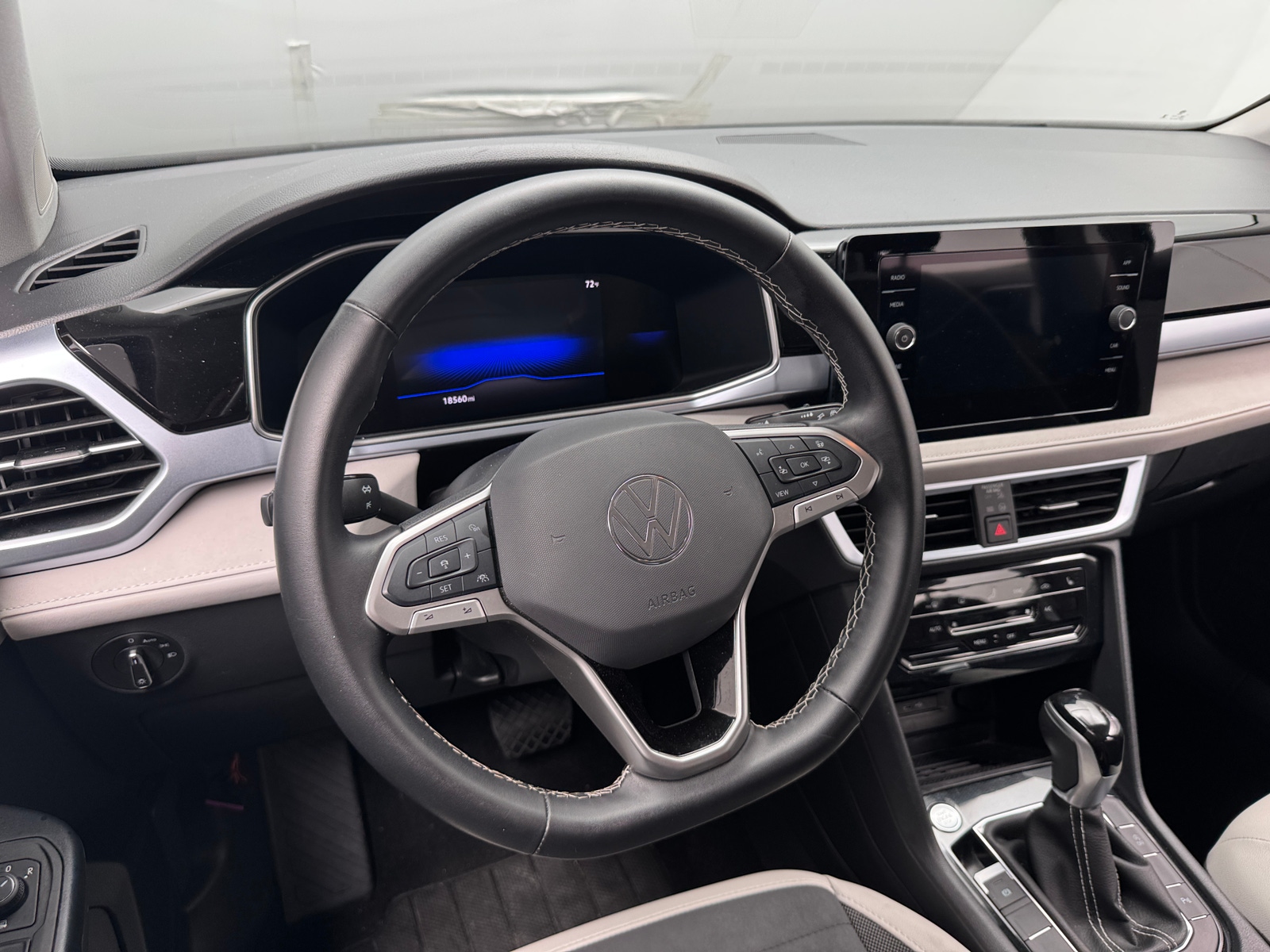 Thumbnail: 2025 Volkswagen Taos - 4