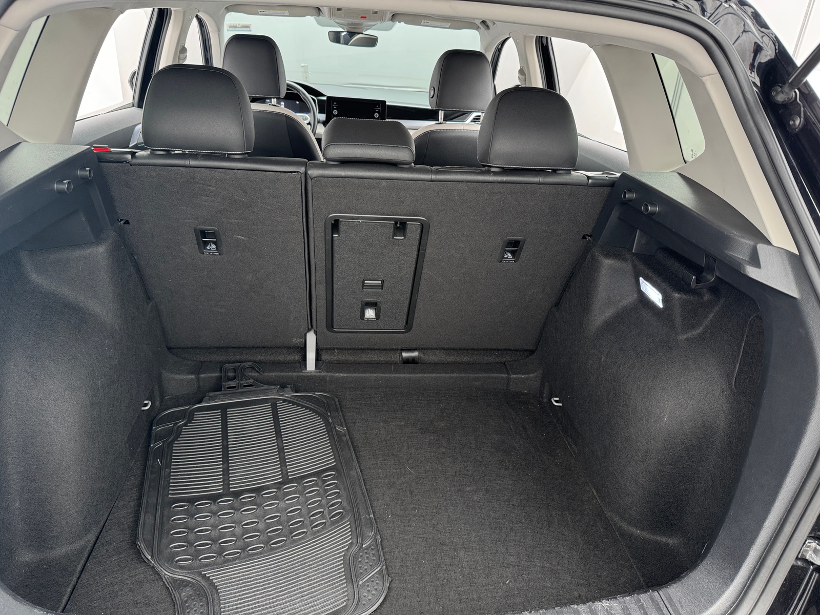 Thumbnail: 2025 Volkswagen Taos - 6