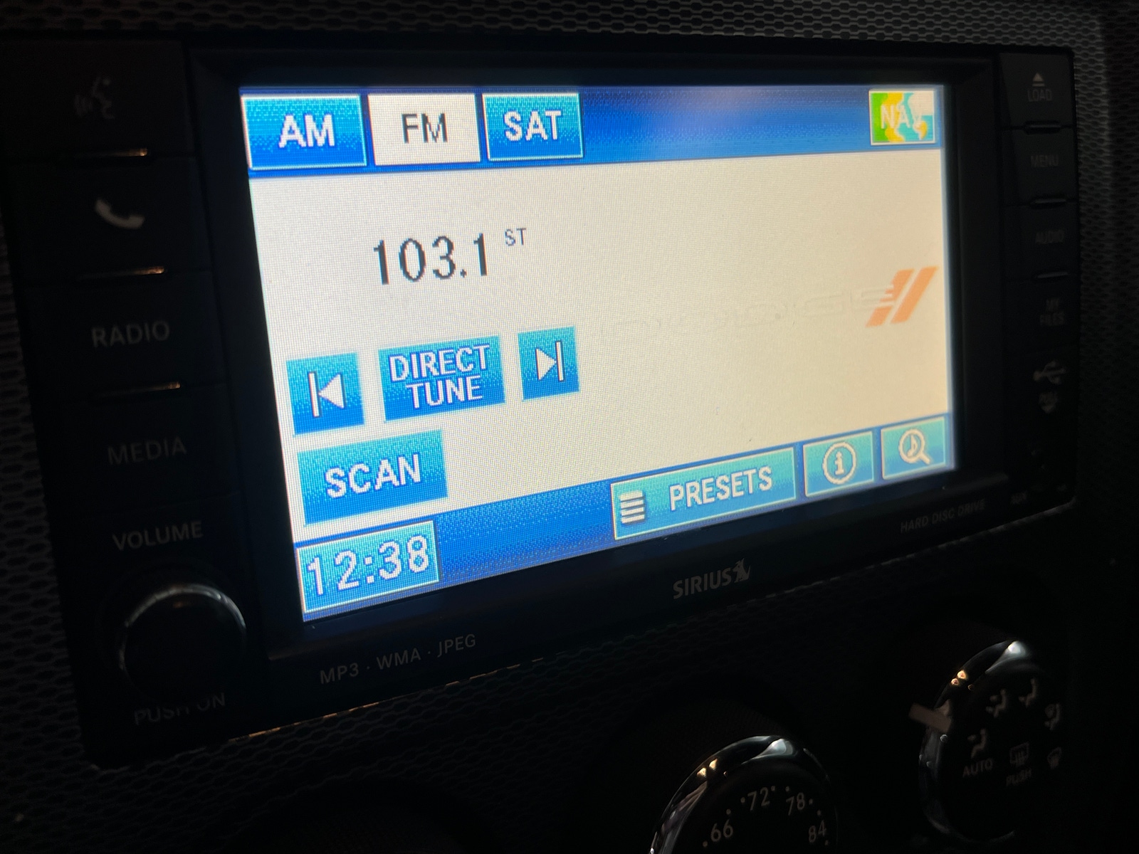 Thumbnail: 2011 Dodge Challenger - 3