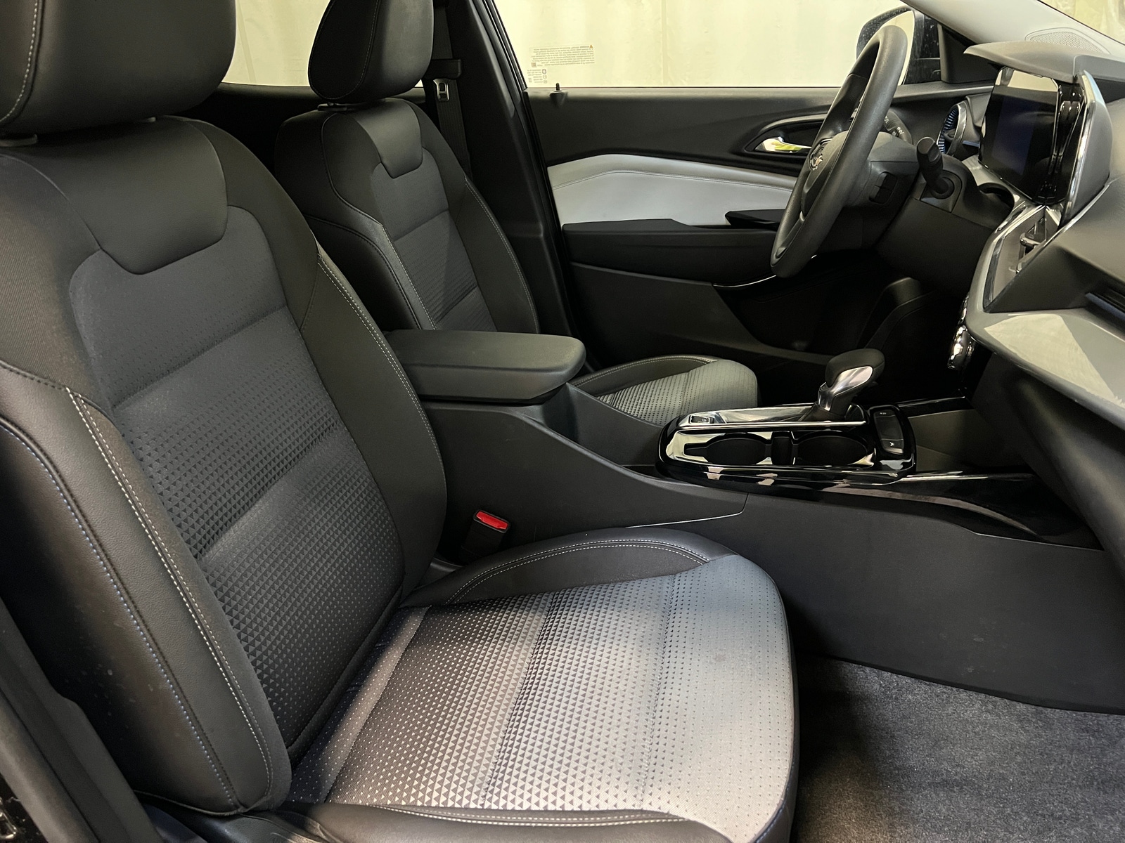 Thumbnail: 2025 Chevrolet Trax - 2