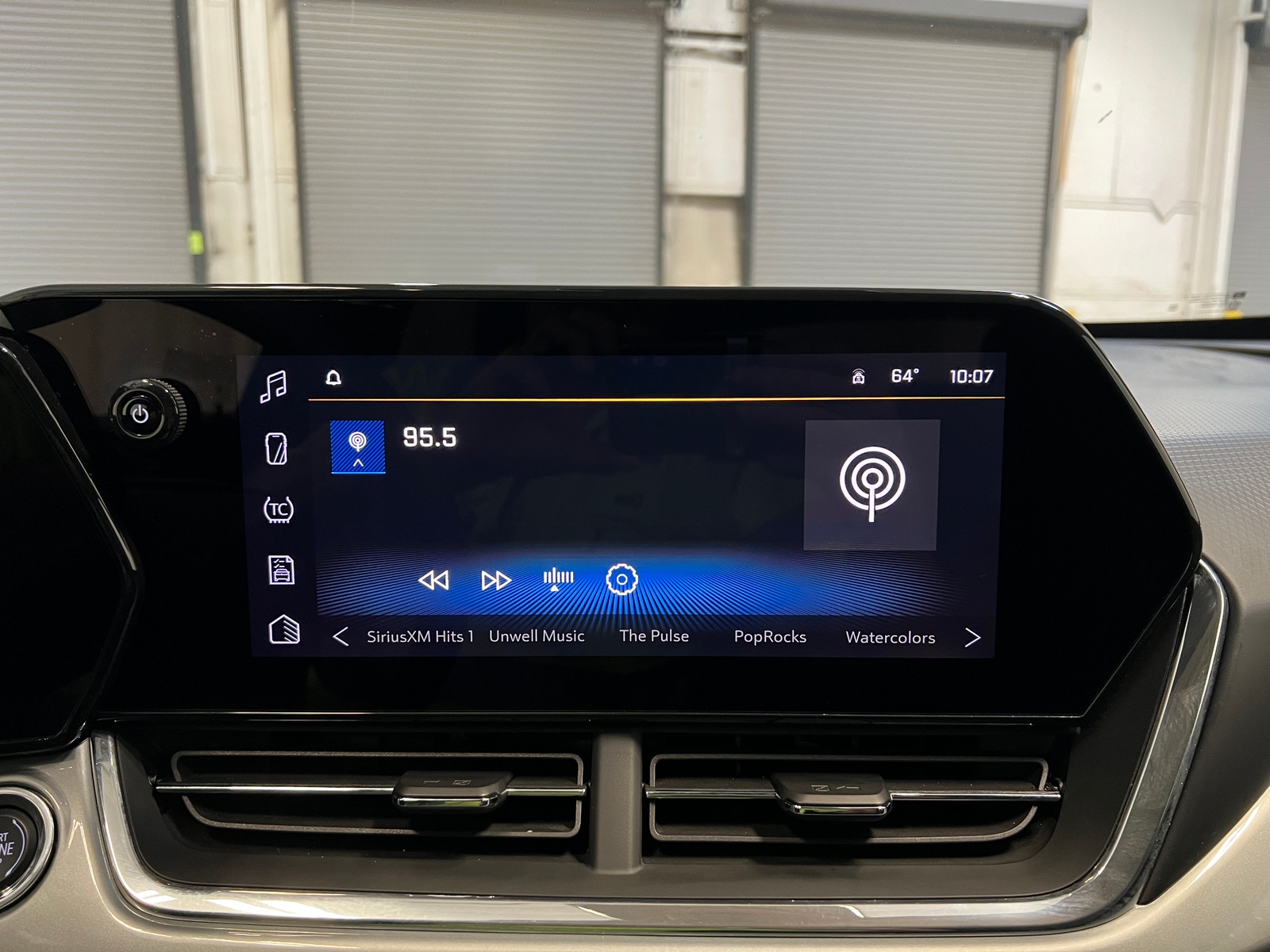 Thumbnail: 2025 Chevrolet Trax - 4