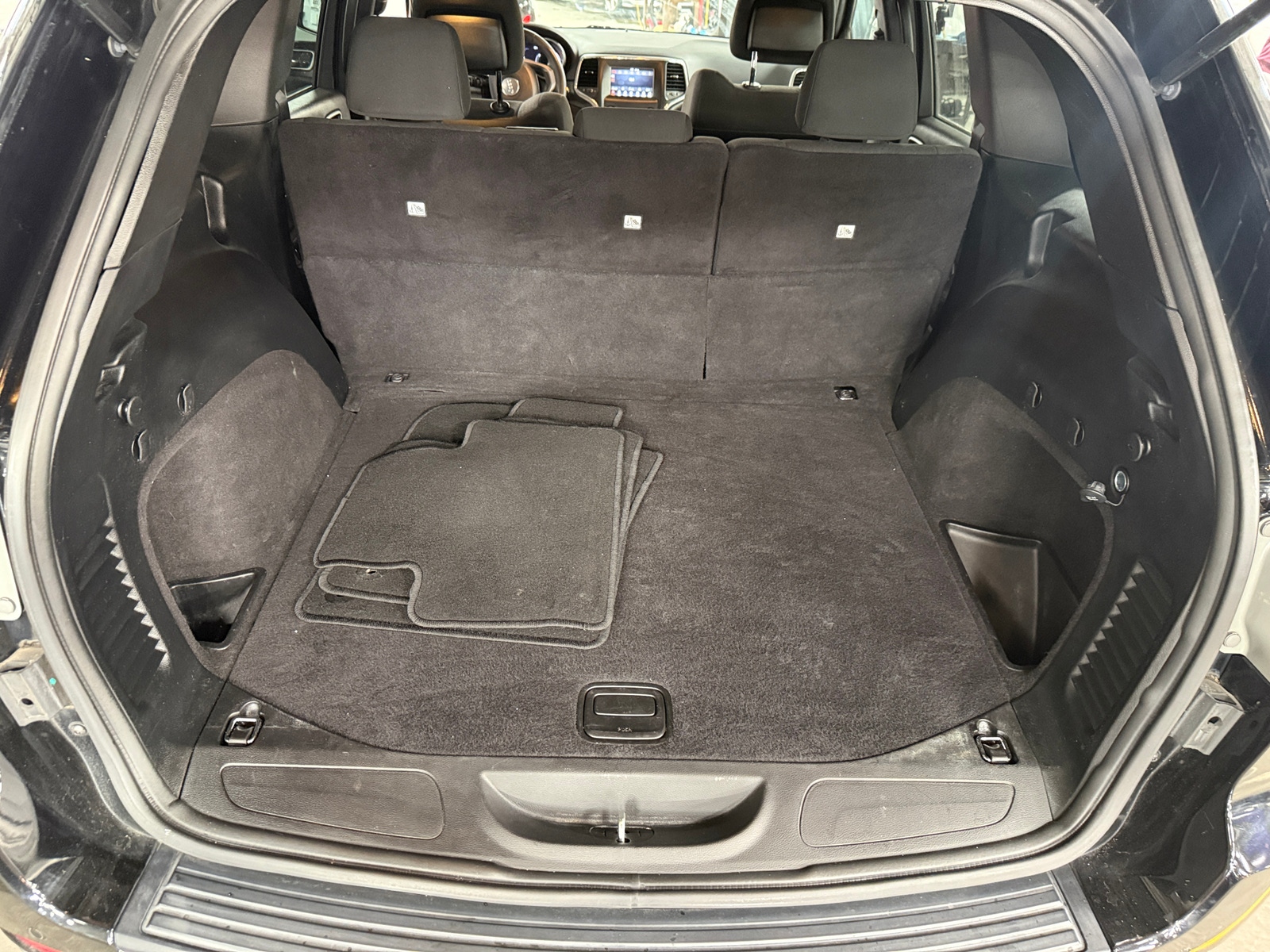 Thumbnail: 2019 Jeep Grand Cherokee - 7