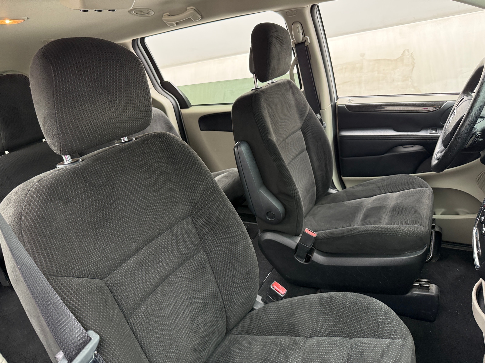 Thumbnail: 2017 Dodge Grand Caravan - 2