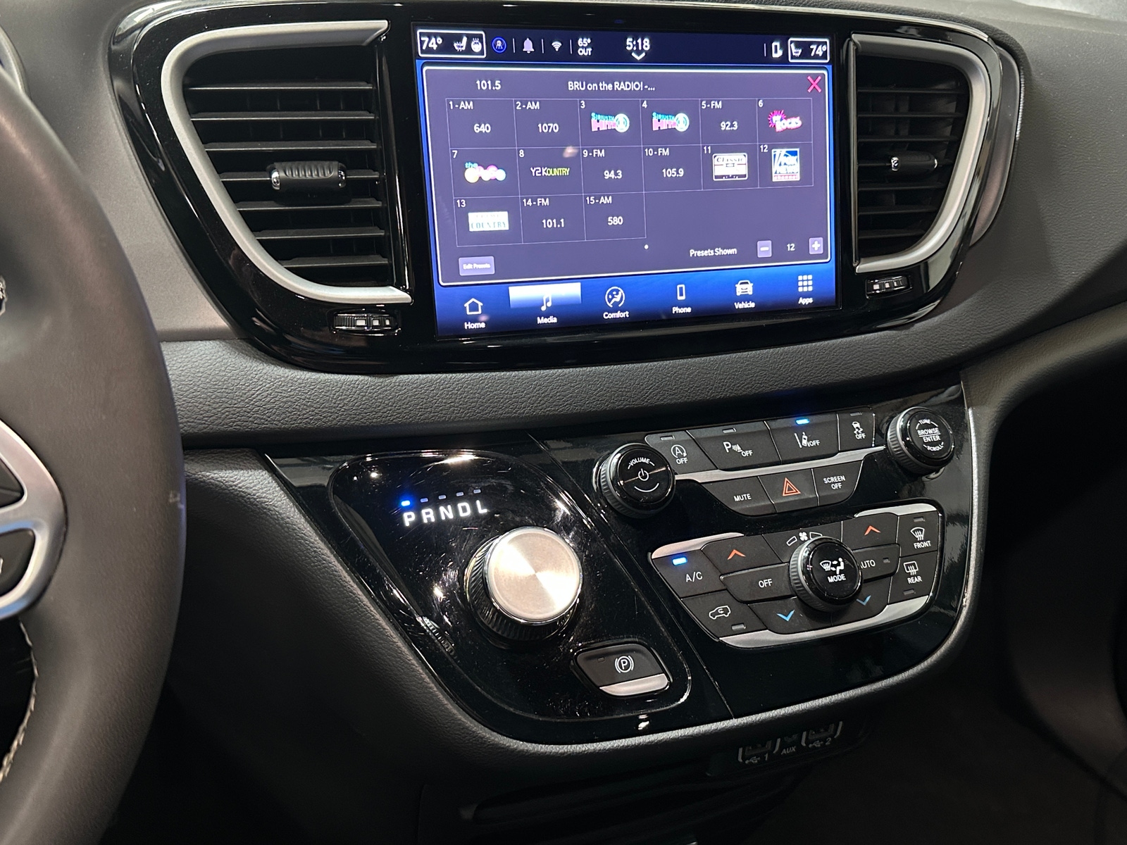 Thumbnail: 2025 Chrysler Pacifica - 3