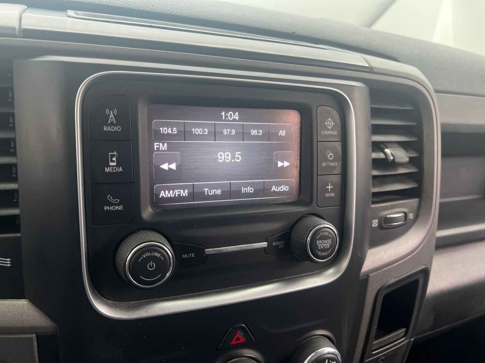 Thumbnail: 2022 RAM 1500 Classic - 4