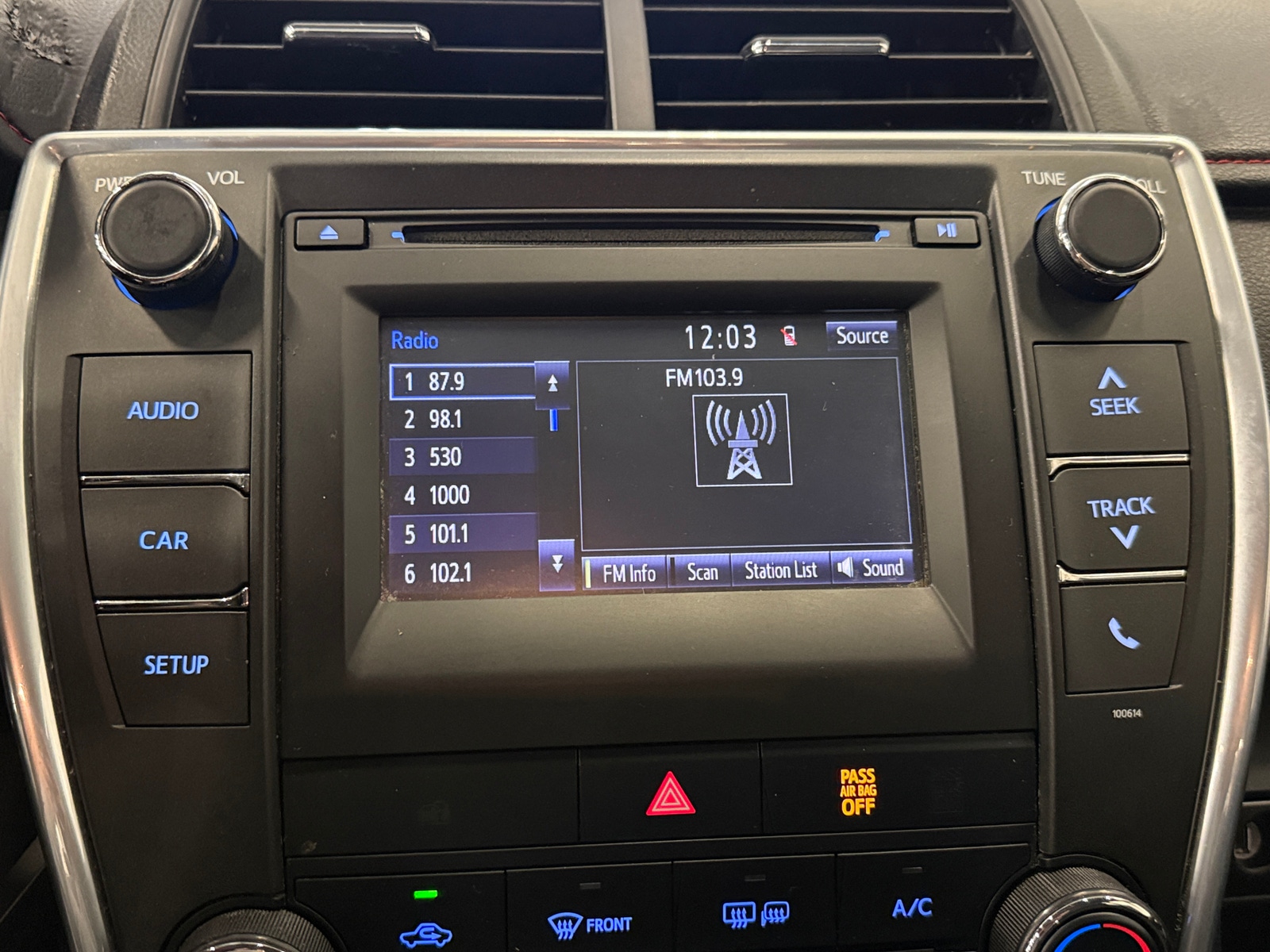 Thumbnail: 2016 Toyota Camry - 4