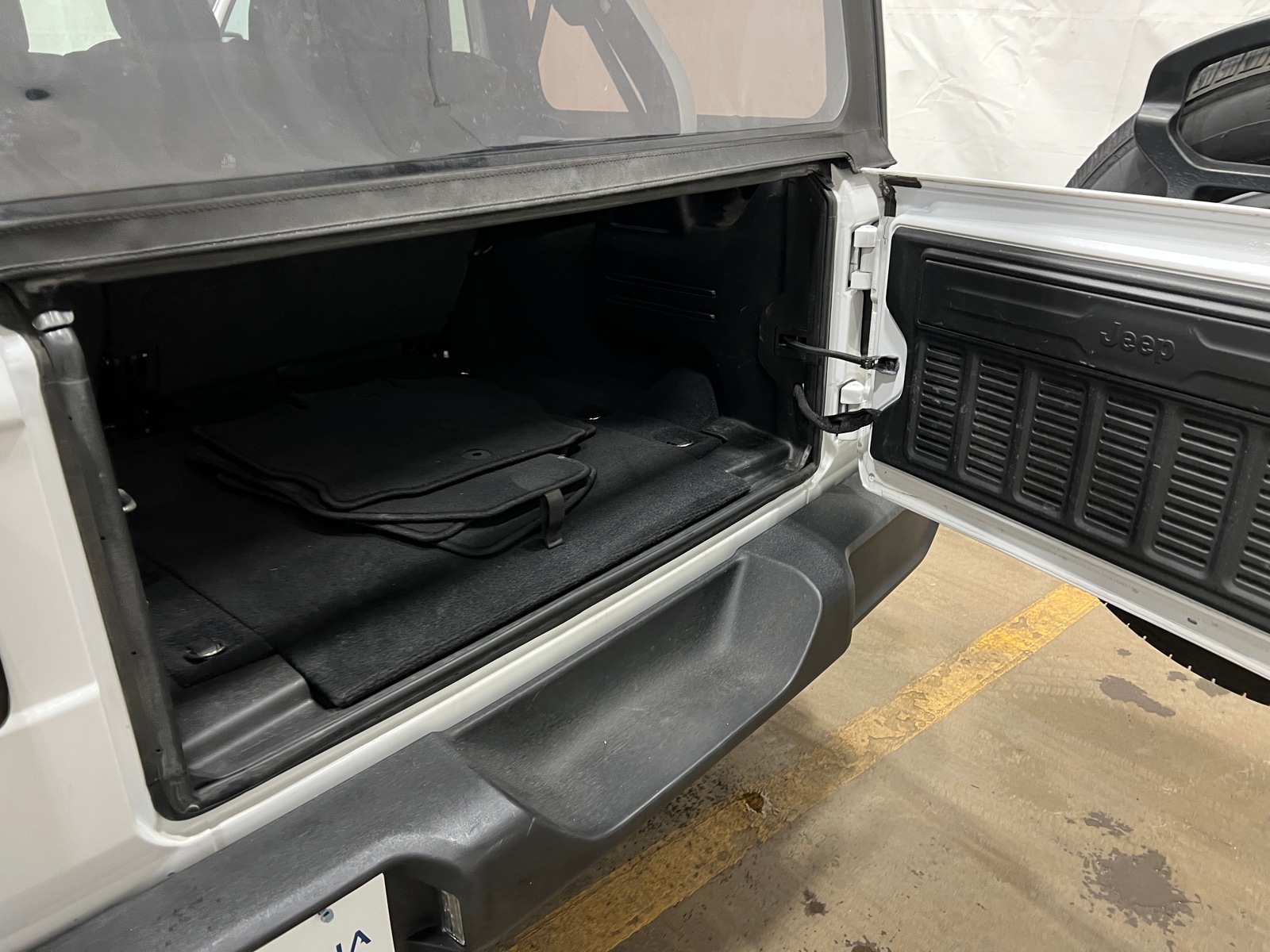 Thumbnail: 2022 Jeep Wrangler - 7