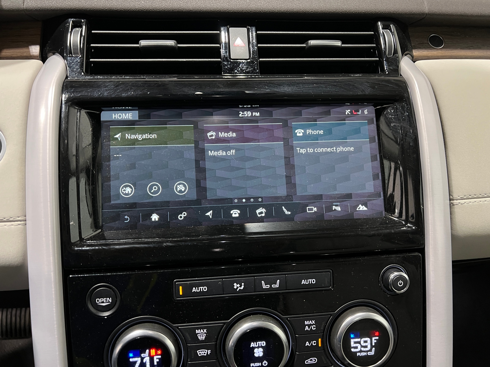 Thumbnail: 2018 Land Rover Discovery - 3