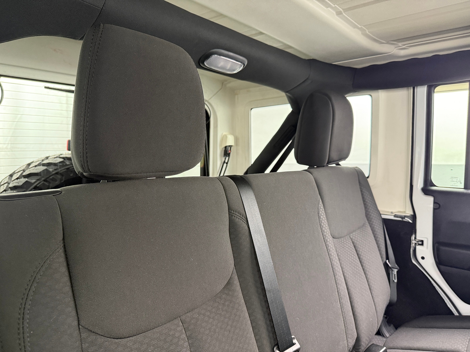 Thumbnail: 2016 Jeep Wrangler - 6