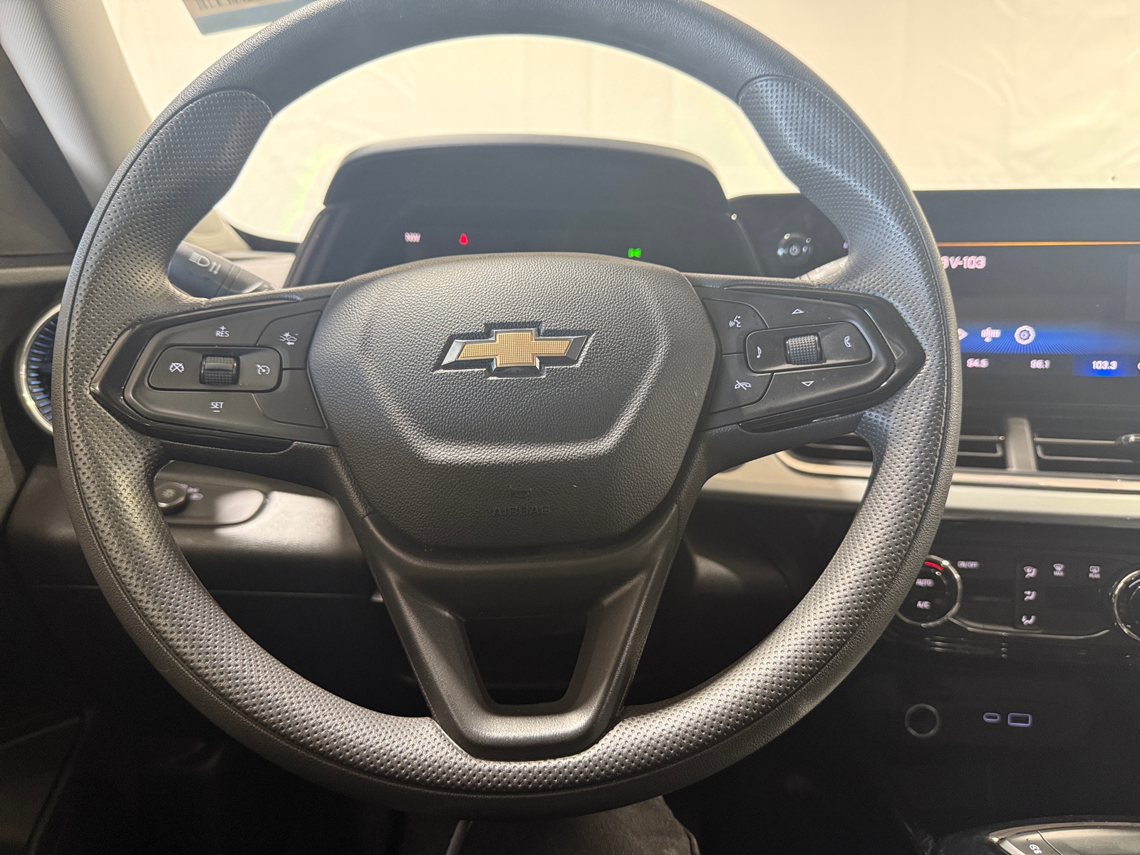 Thumbnail: 2025 Chevrolet Trax - 5