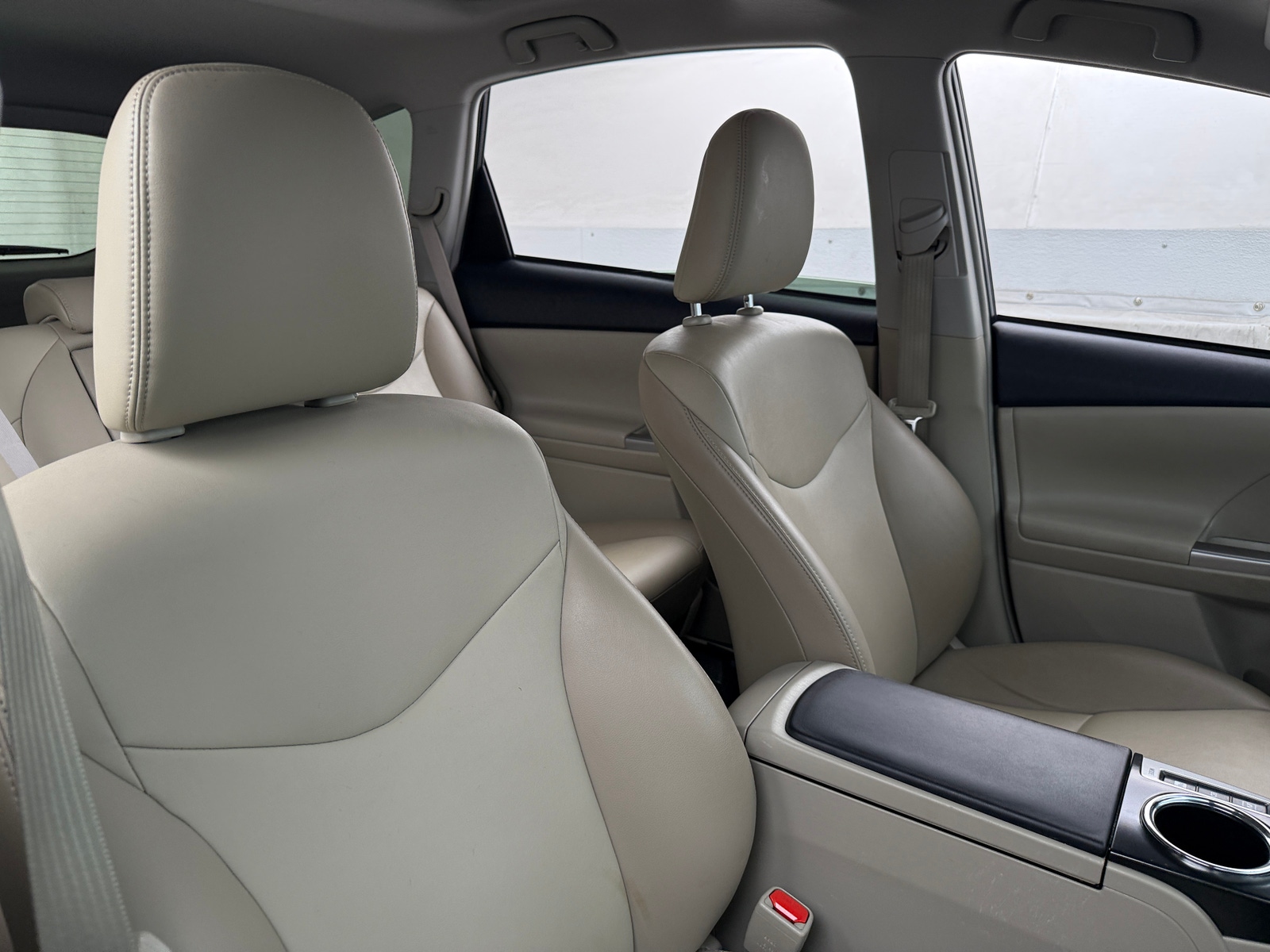 Thumbnail: 2017 Toyota Prius v - 2