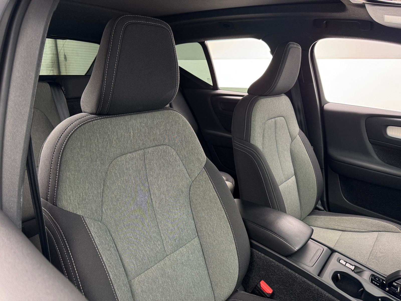 Thumbnail: 2024 Volvo XC40 - 2