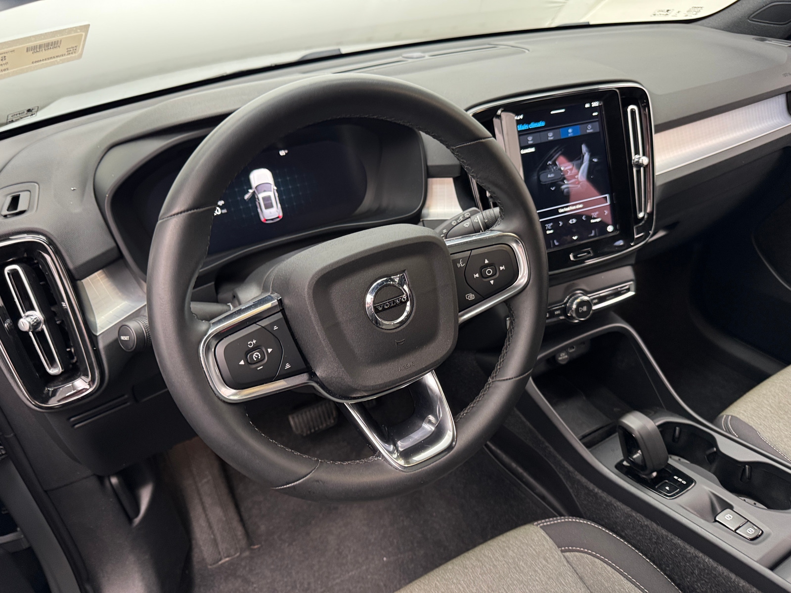 Thumbnail: 2024 Volvo XC40 - 5