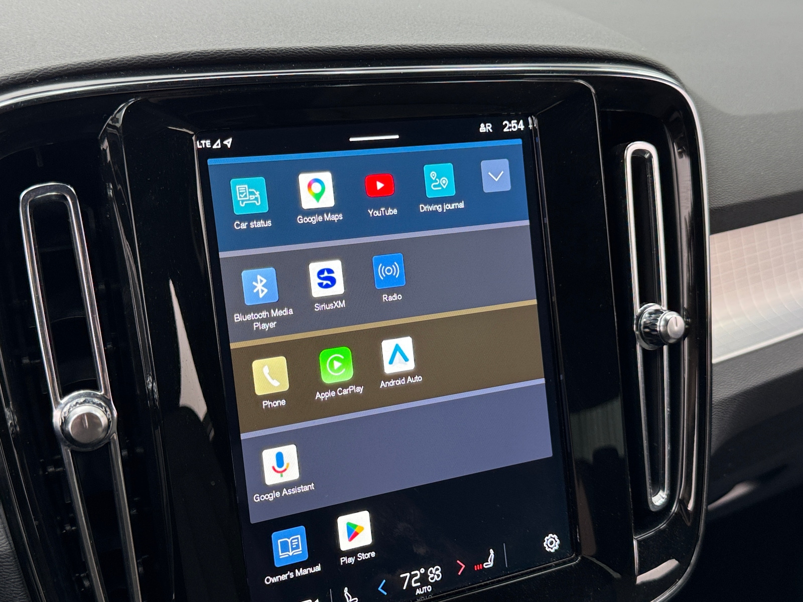 Thumbnail: 2024 Volvo XC40 - 4