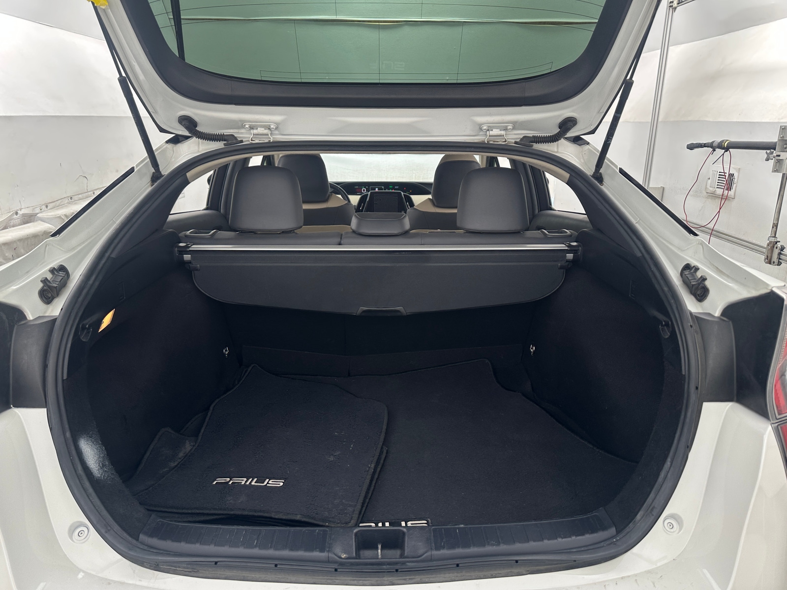 Thumbnail: 2018 Toyota Prius - 7