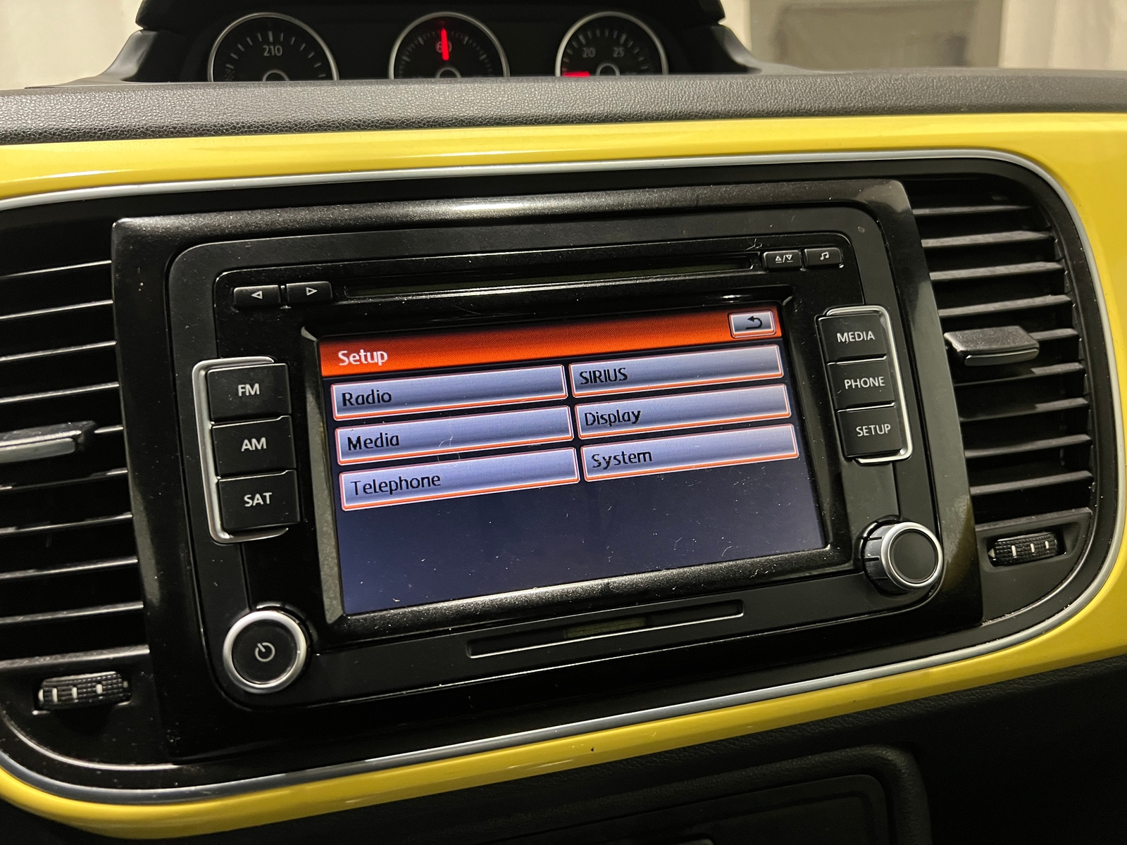 Thumbnail: 2014 Volkswagen Beetle - 4