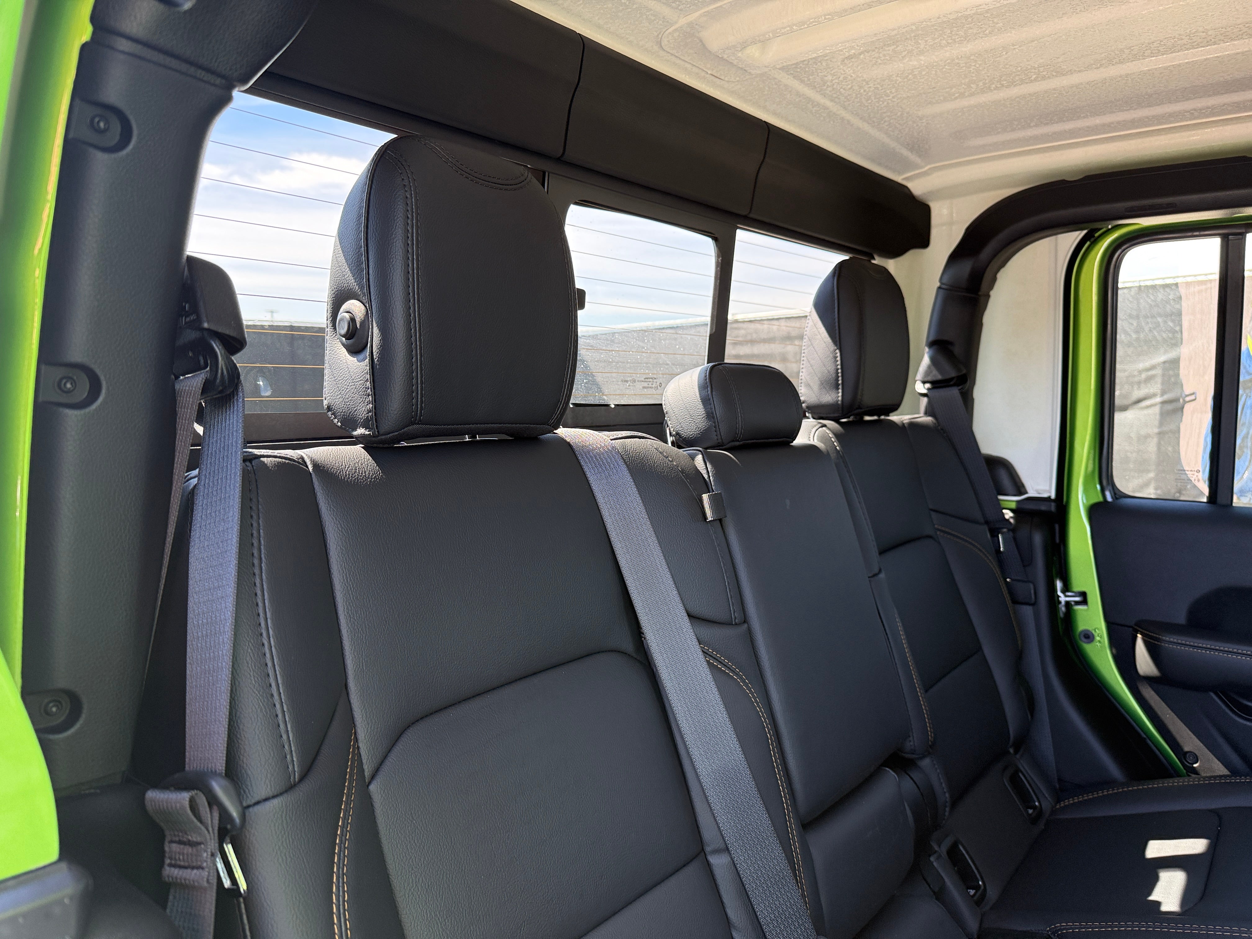 2026 Jeep Gladiator Sahara Auto's photo