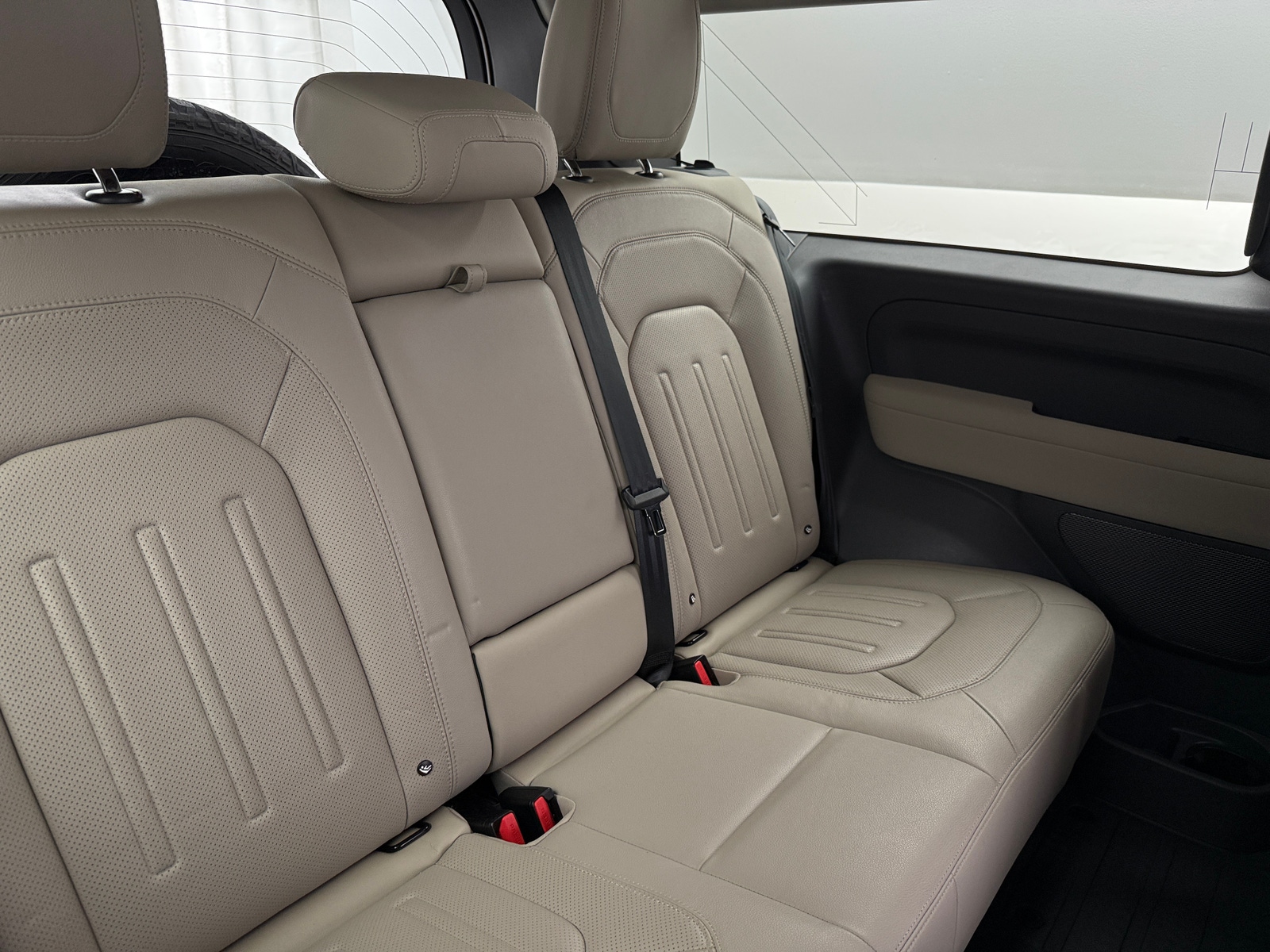 Thumbnail: 2022 Land Rover Defender - 5