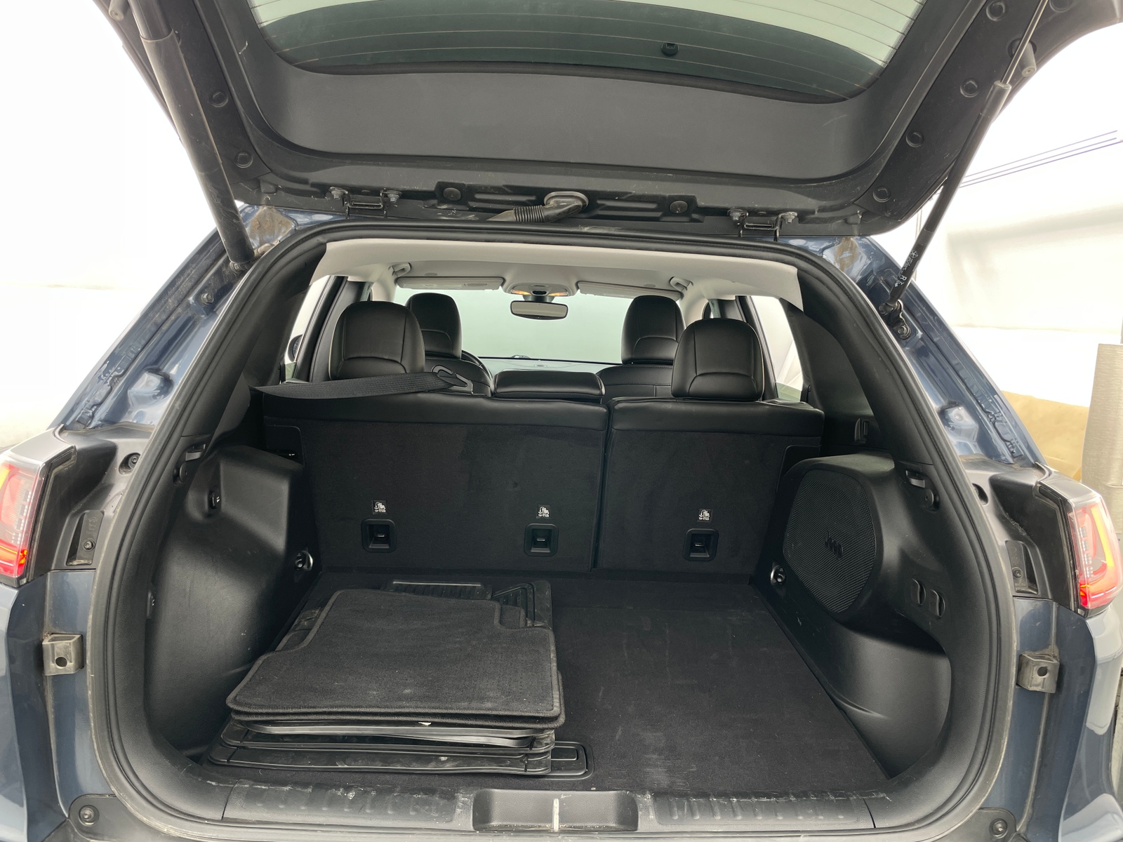Thumbnail: 2019 Jeep Cherokee - 6