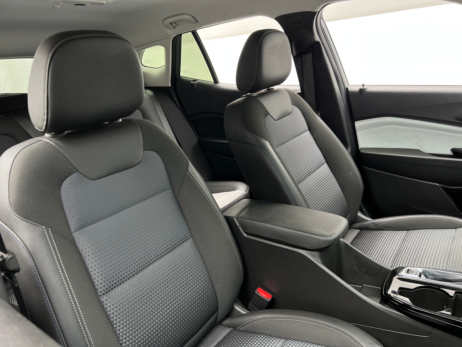 Thumbnail: 2025 Chevrolet Trax - 2