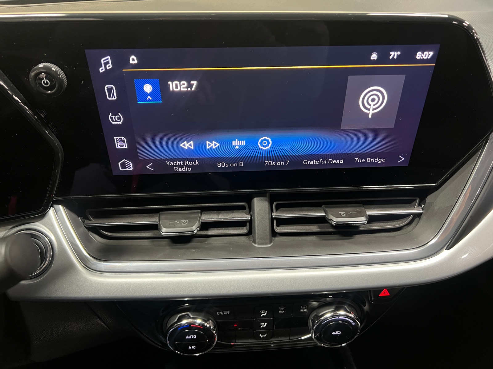 Thumbnail: 2025 Chevrolet Trax - 4