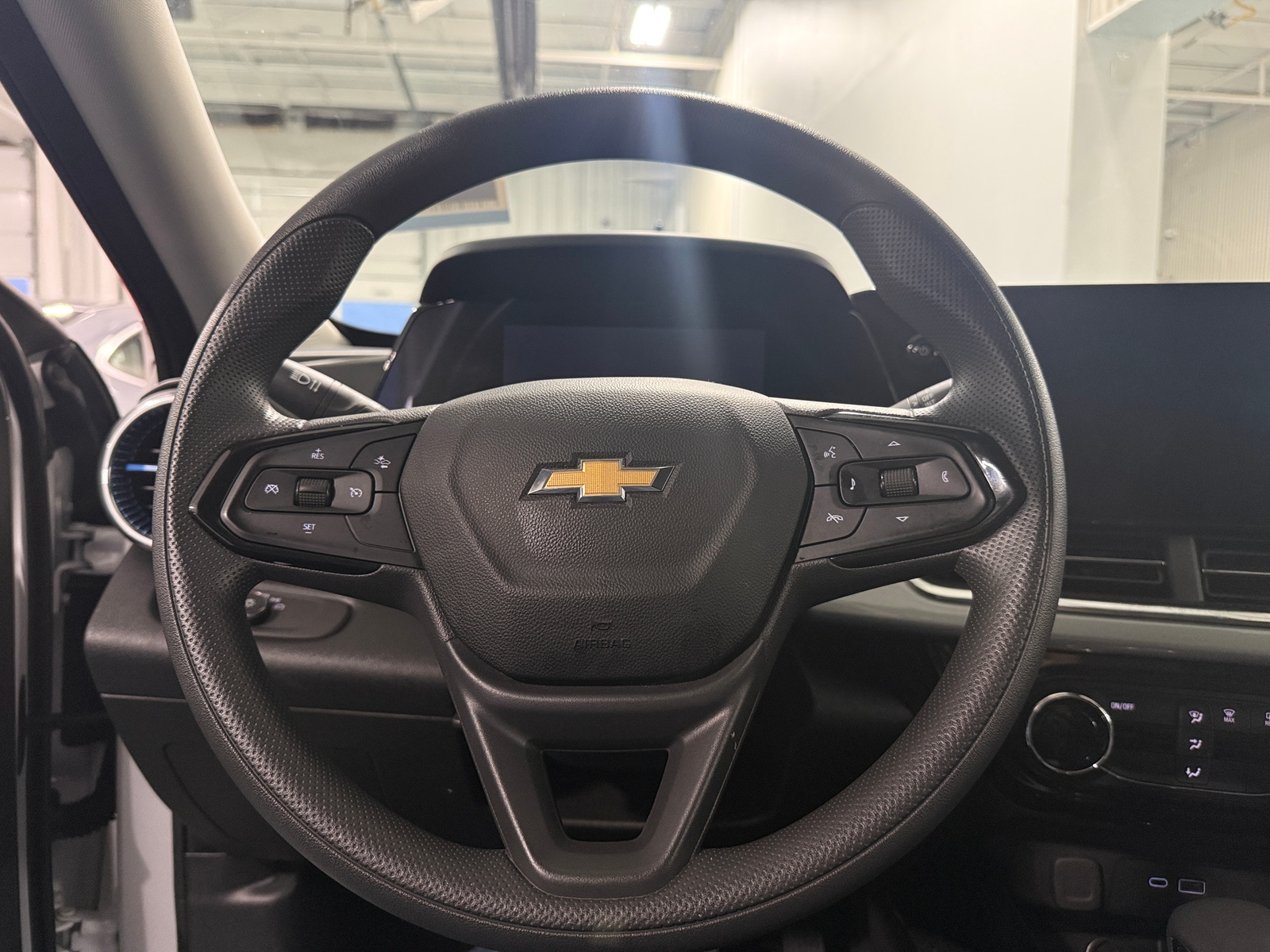 Thumbnail: 2025 Chevrolet Trax - 5