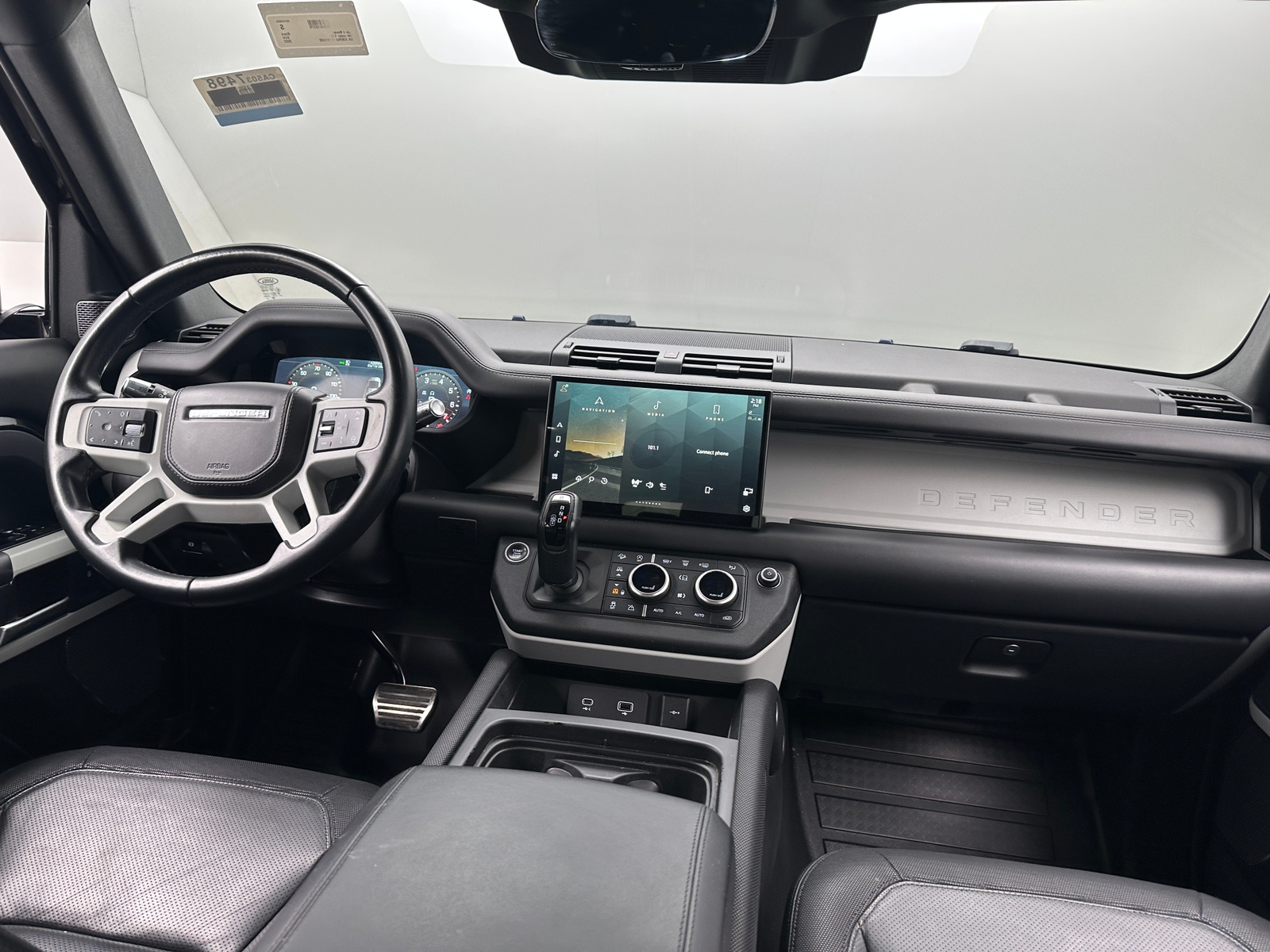 Thumbnail: 2022 Land Rover Defender - 2