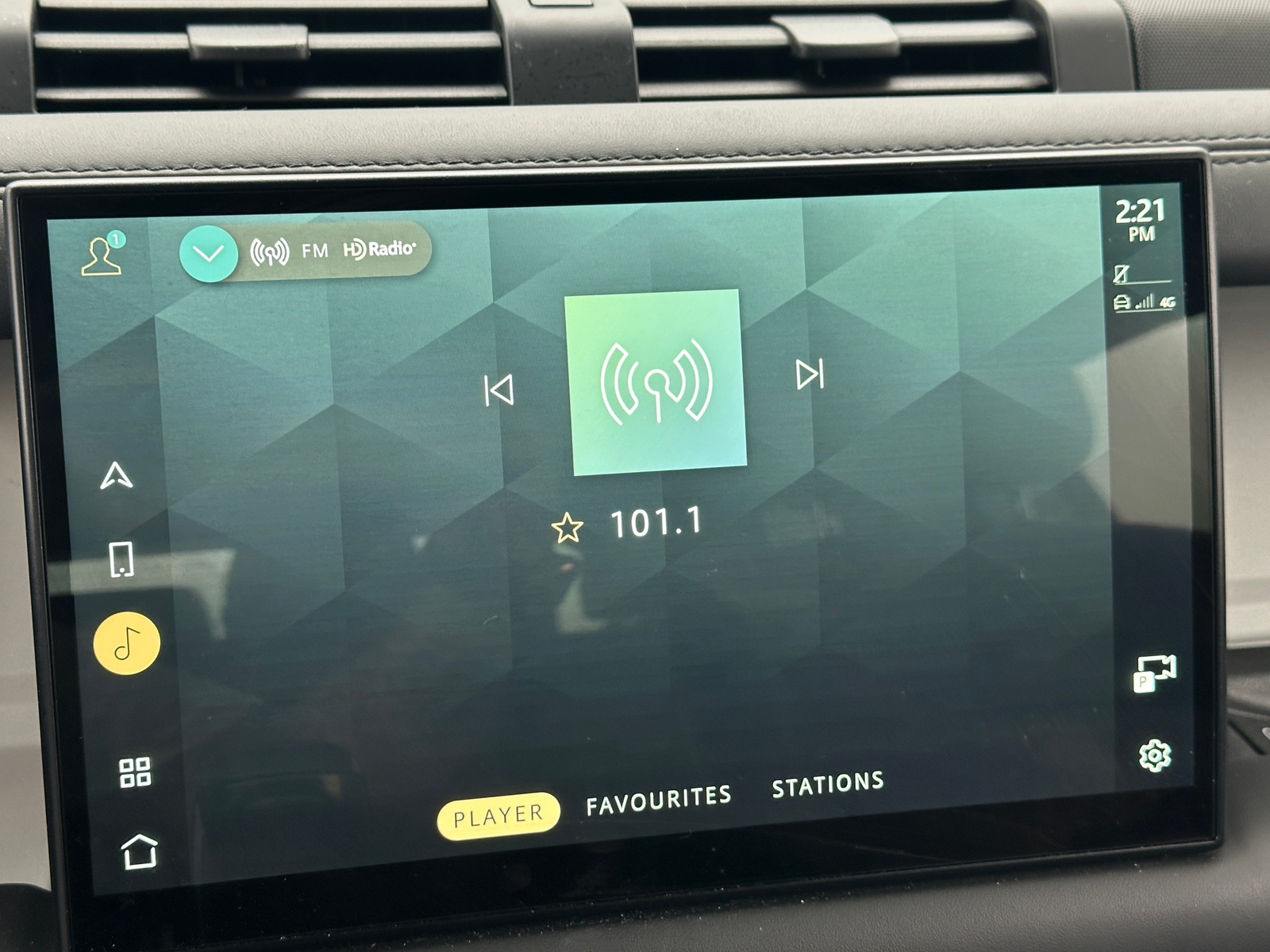 Thumbnail: 2022 Land Rover Defender - 3