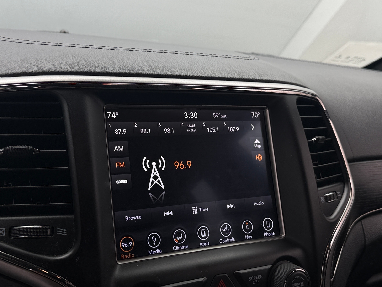 Thumbnail: 2018 Jeep Grand Cherokee - 3