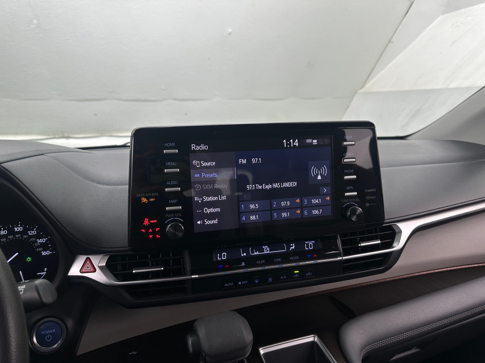 Thumbnail: 2022 Toyota Sienna - 4