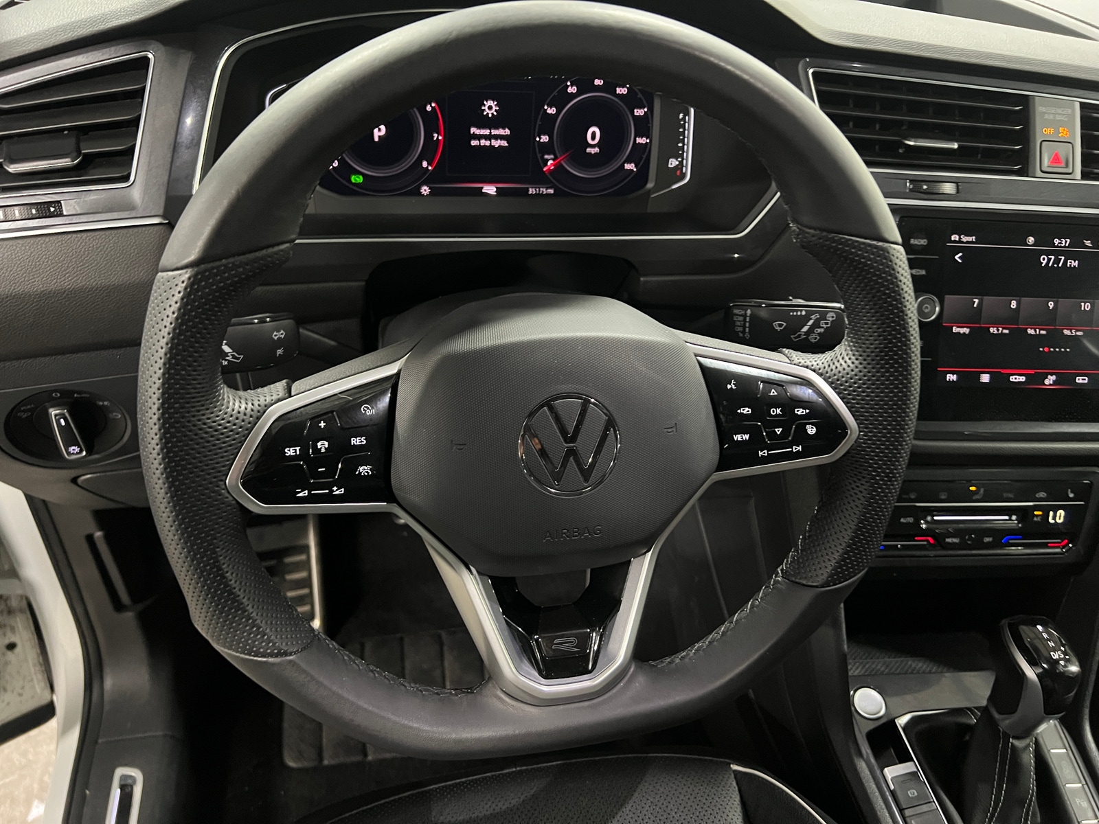 Thumbnail: 2022 Volkswagen Tiguan - 4