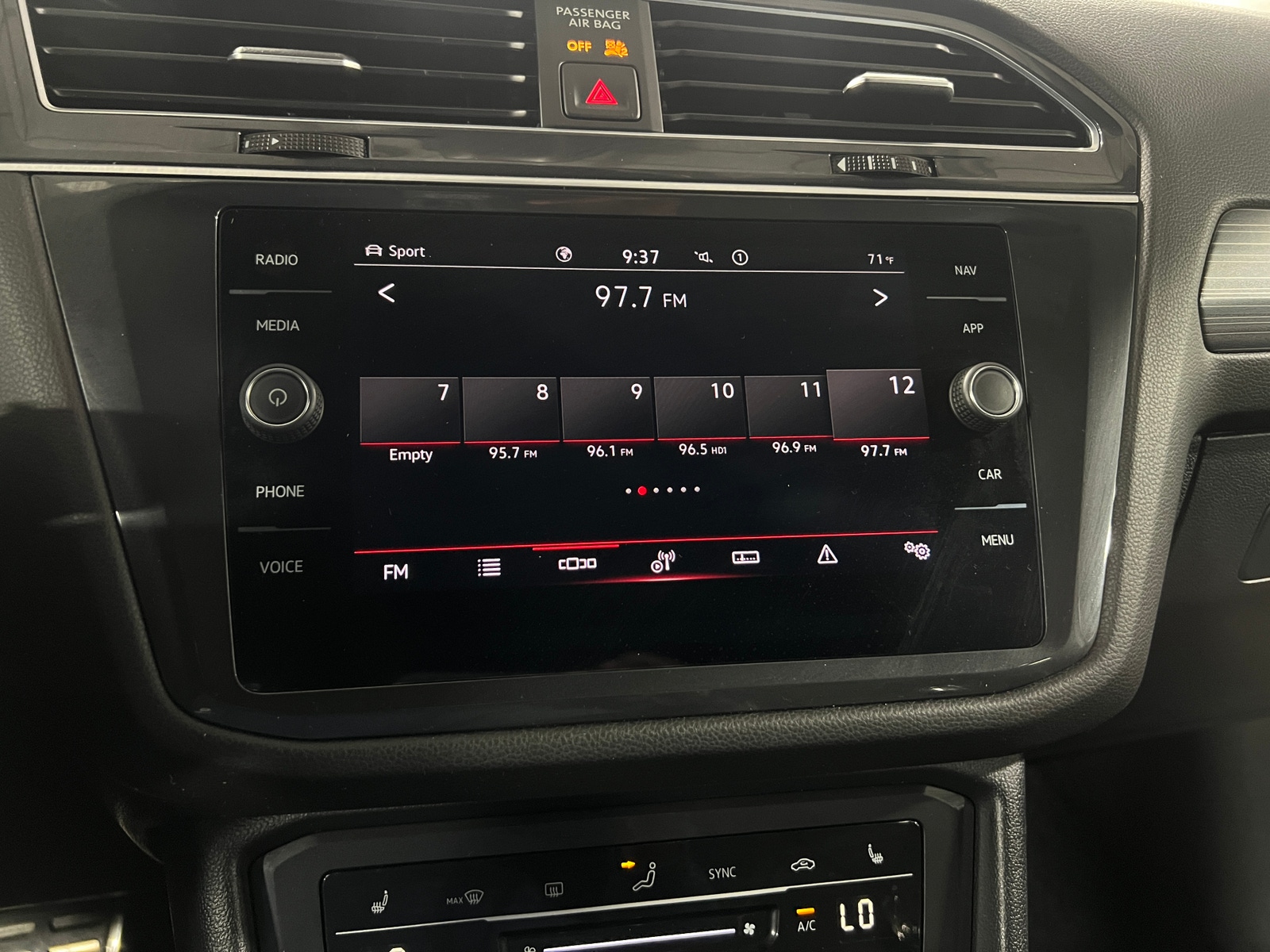 Thumbnail: 2022 Volkswagen Tiguan - 3