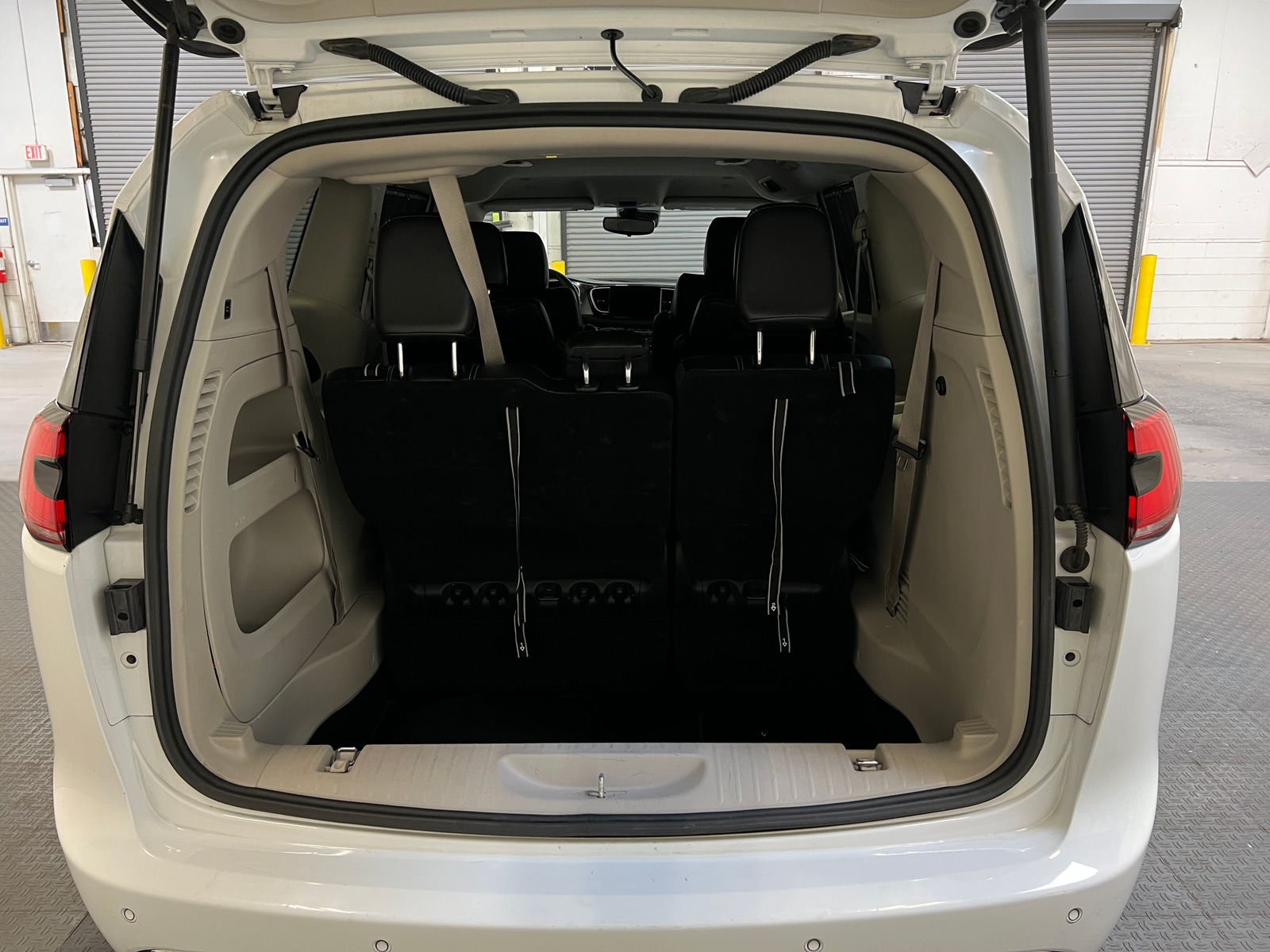 Thumbnail: 2024 Chrysler Pacifica - 6