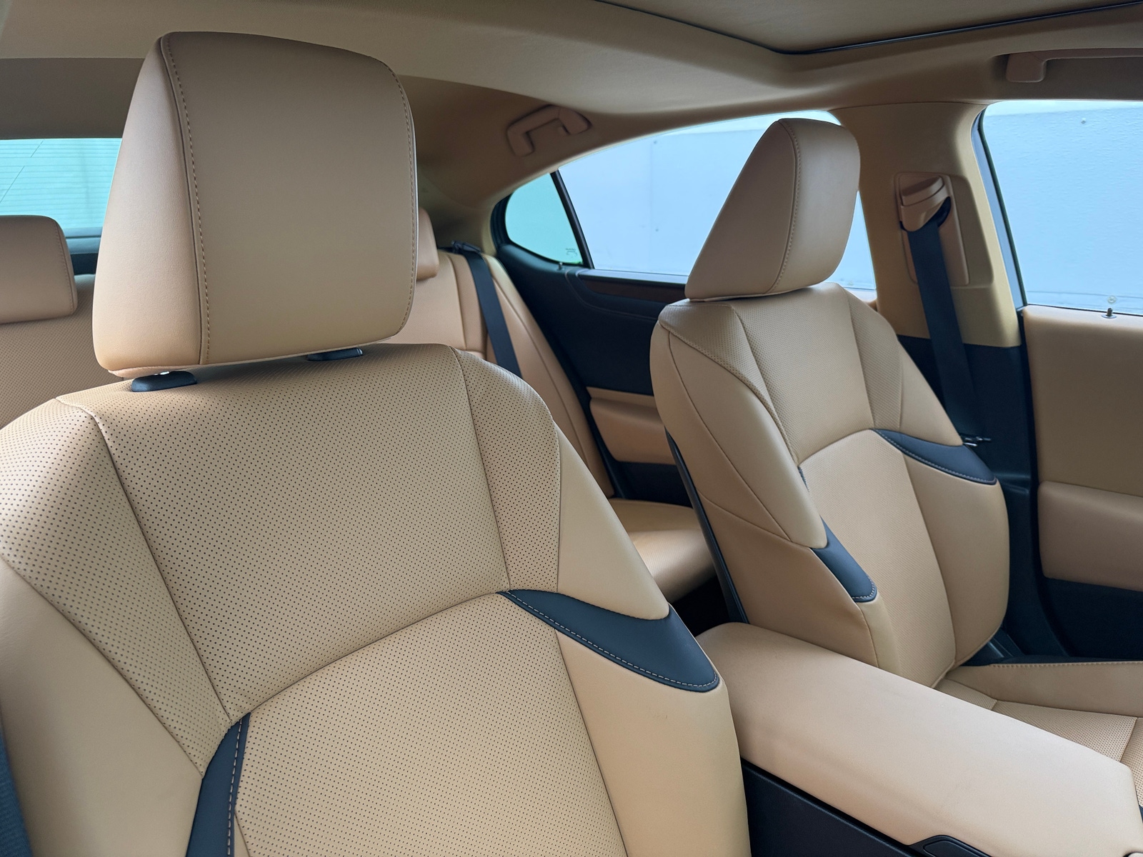 Thumbnail: 2025 Lexus ES - 2